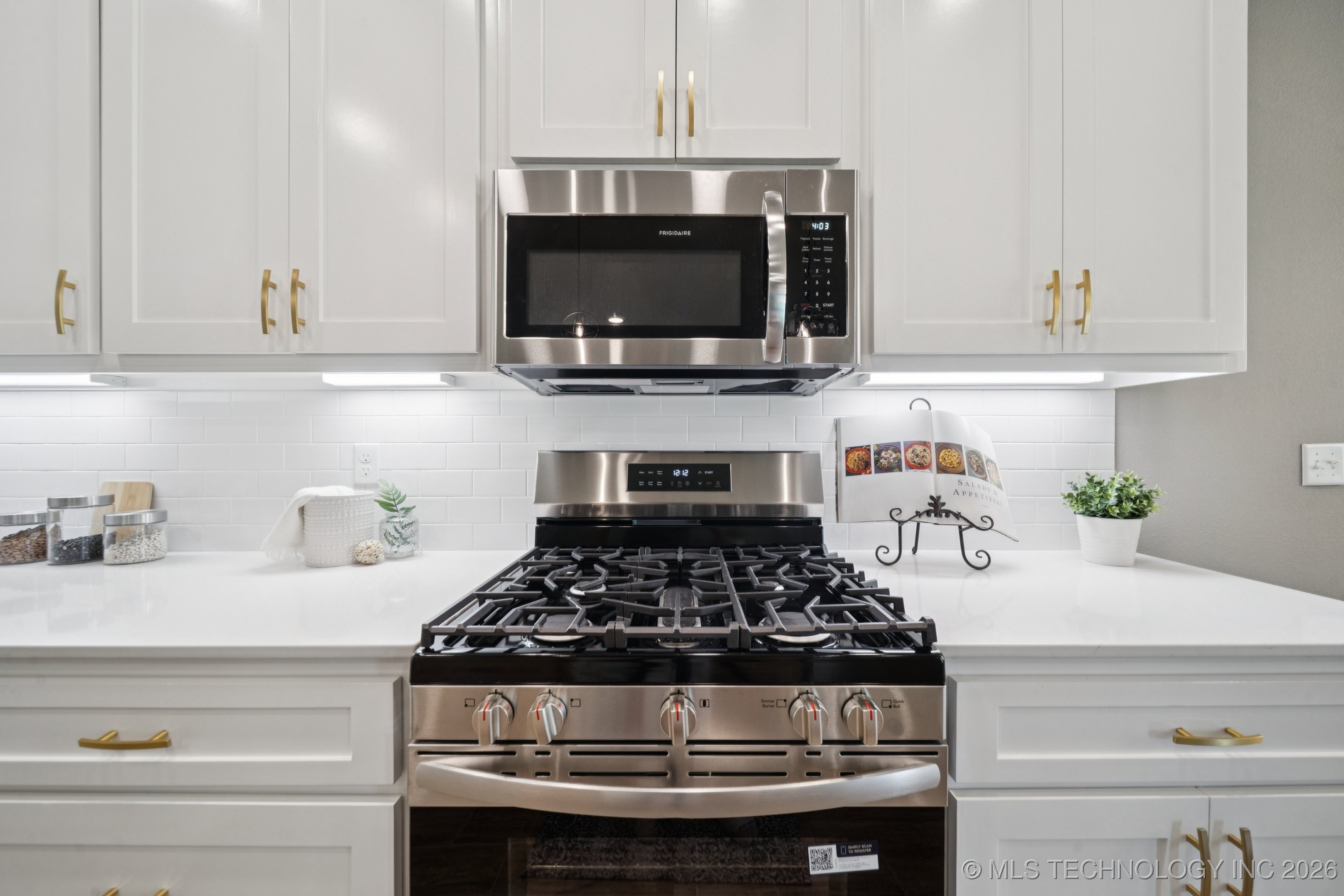 209 W Broadway Street Property Photo 20