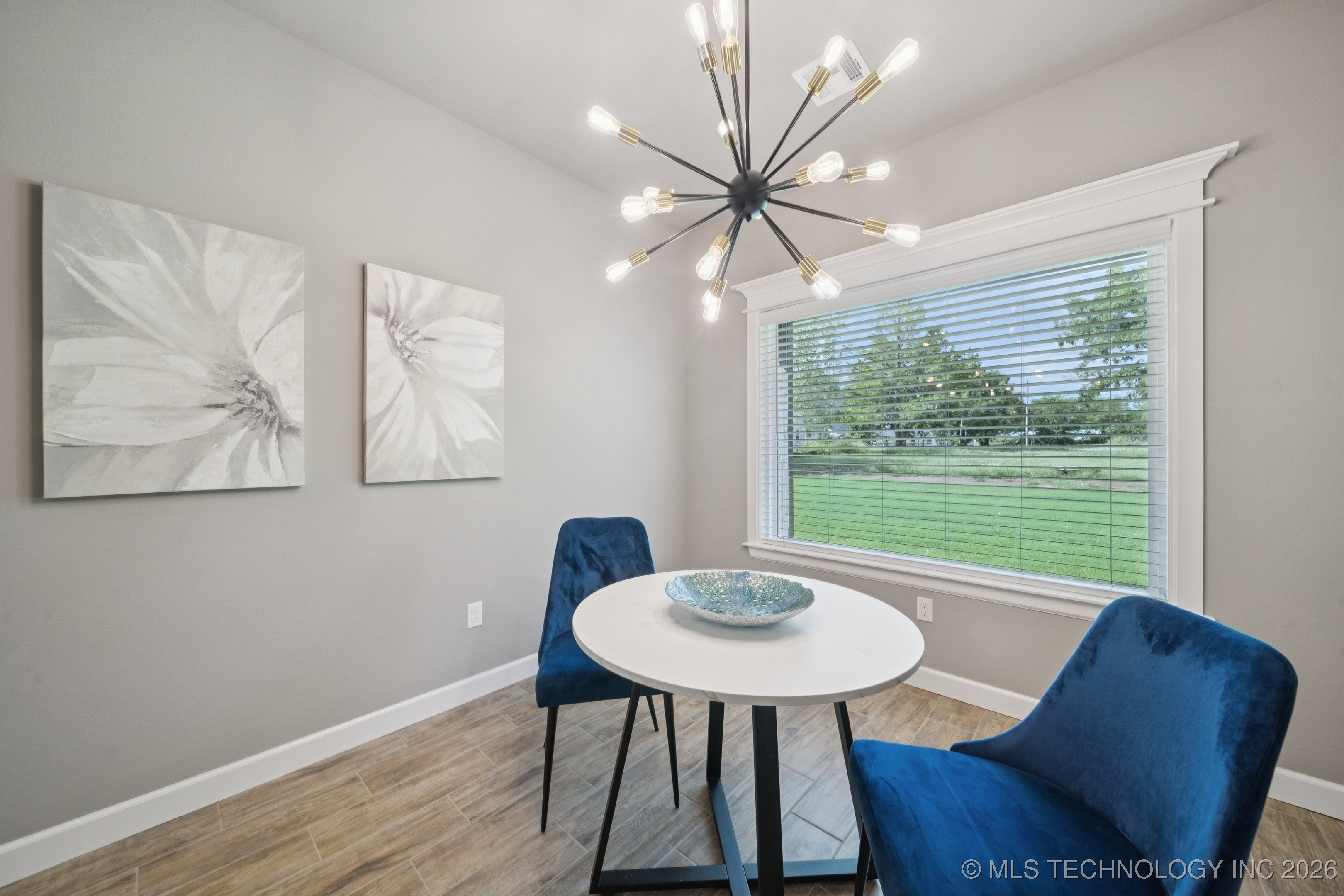 209 W Broadway Street Property Photo 22