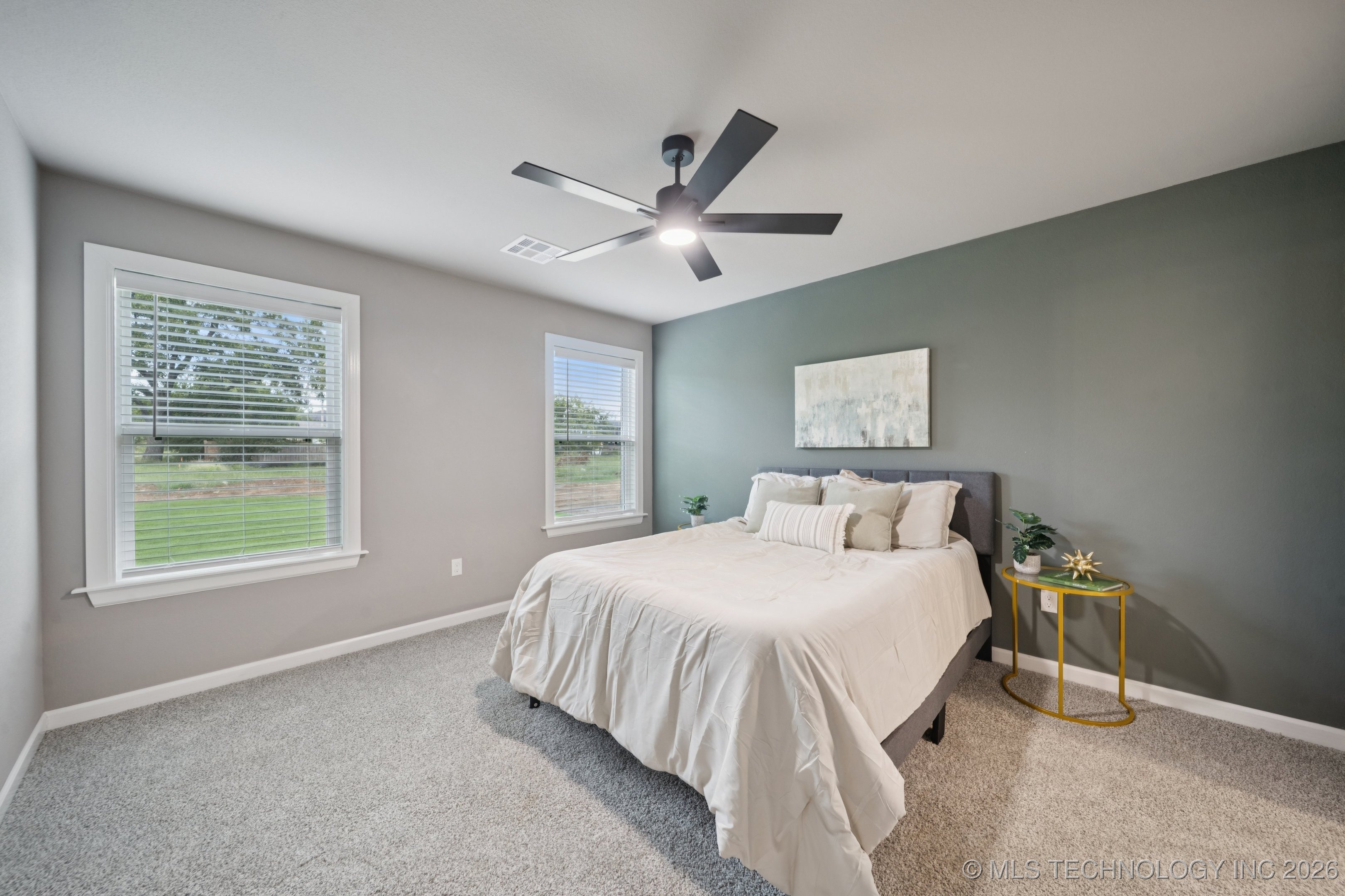 209 W Broadway Street Property Photo 23