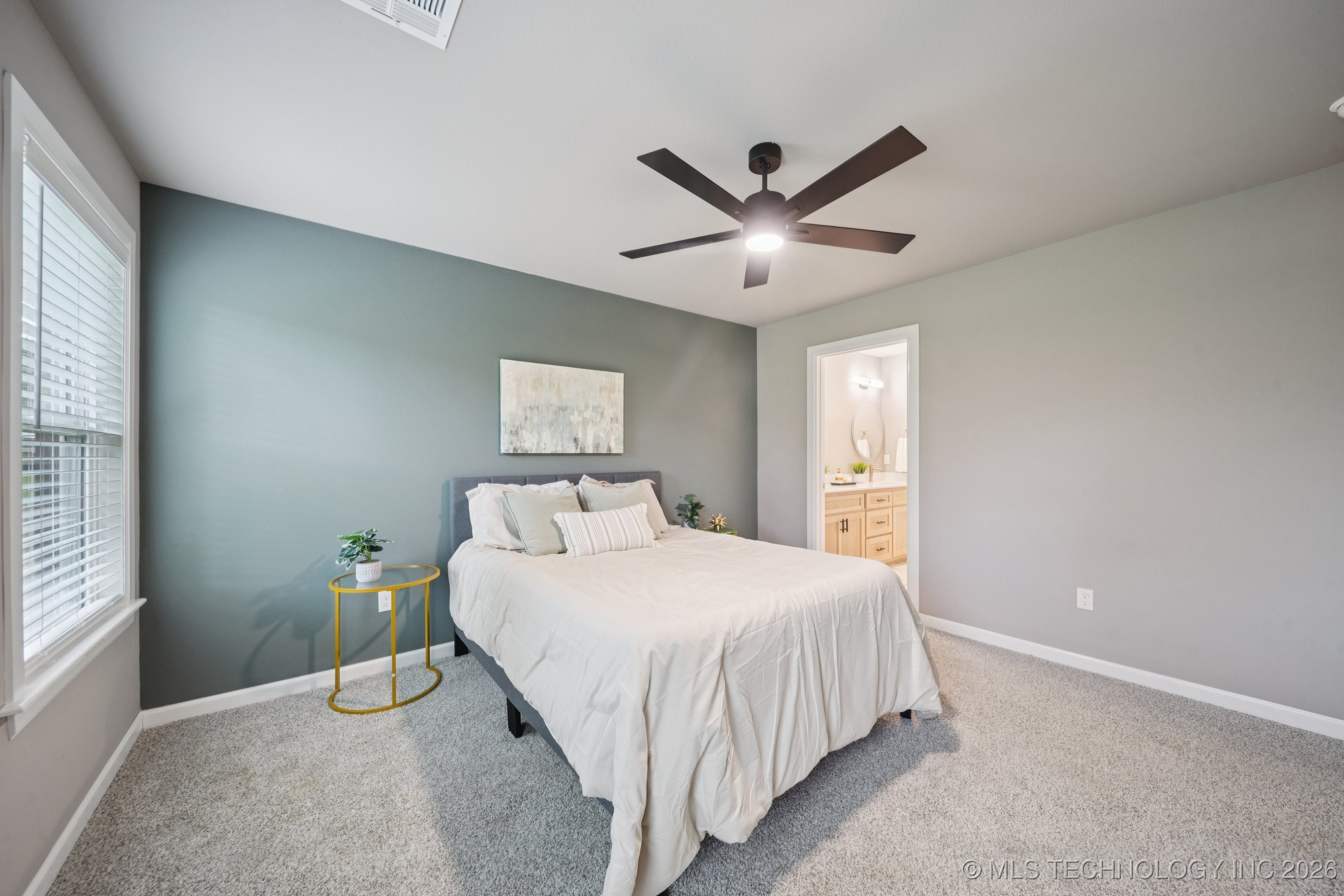 209 W Broadway Street Property Photo 25