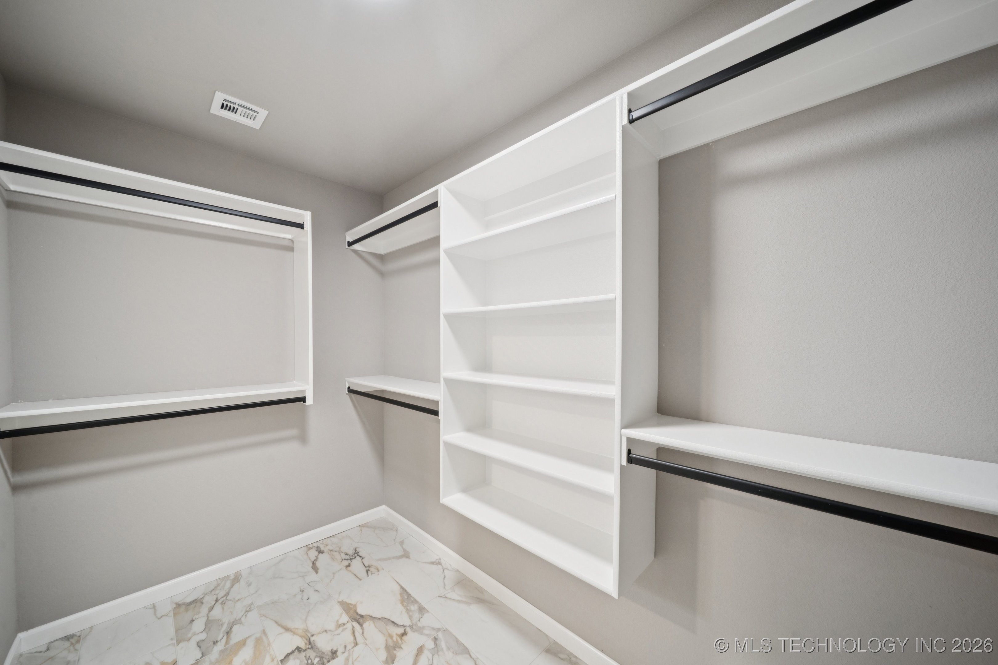 209 W Broadway Street Property Photo 29