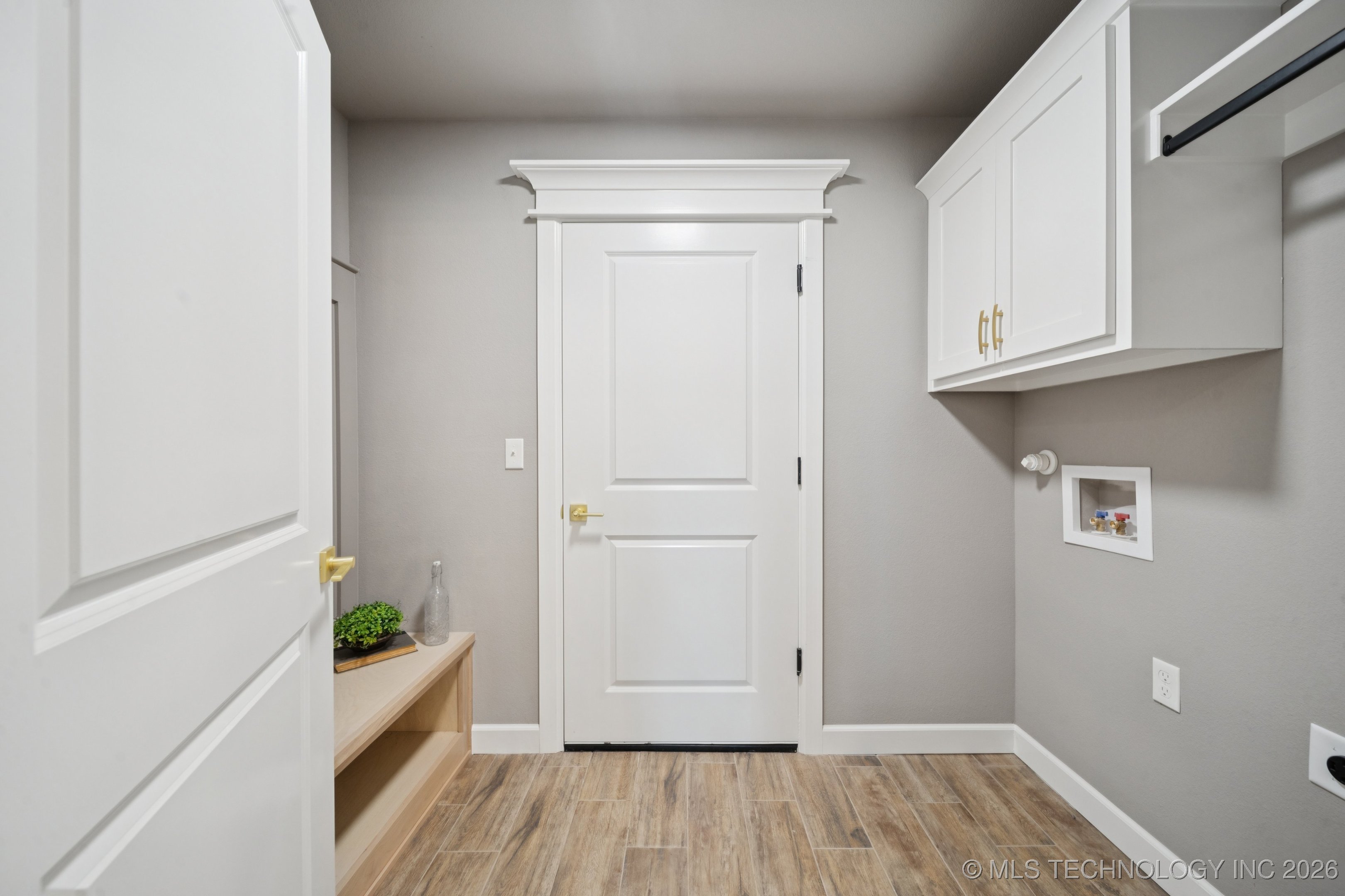 209 W Broadway Street Property Photo 30