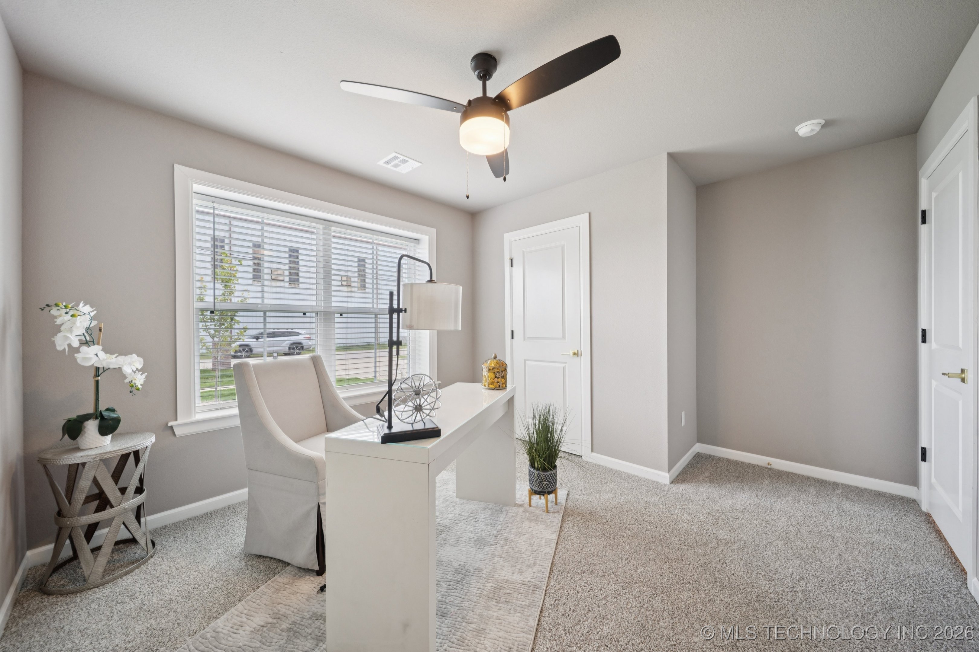 209 W Broadway Street Property Photo 32