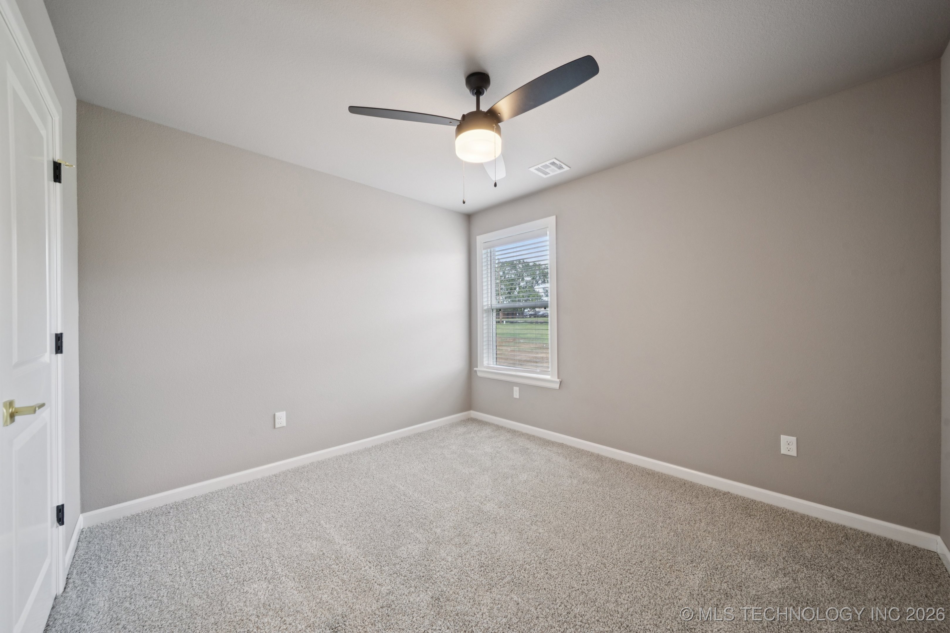 209 W Broadway Street Property Photo 35