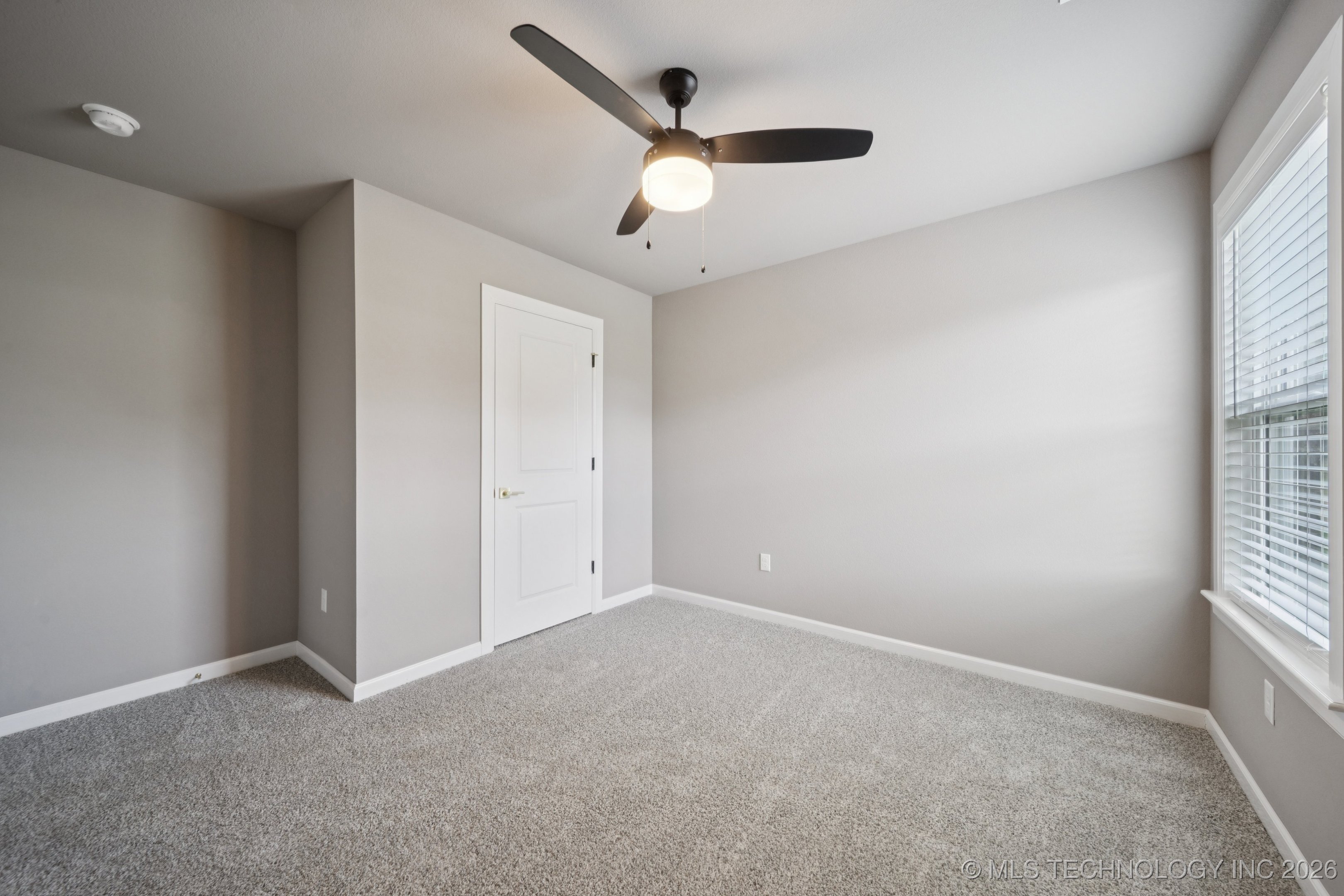 209 W Broadway Street Property Photo 36