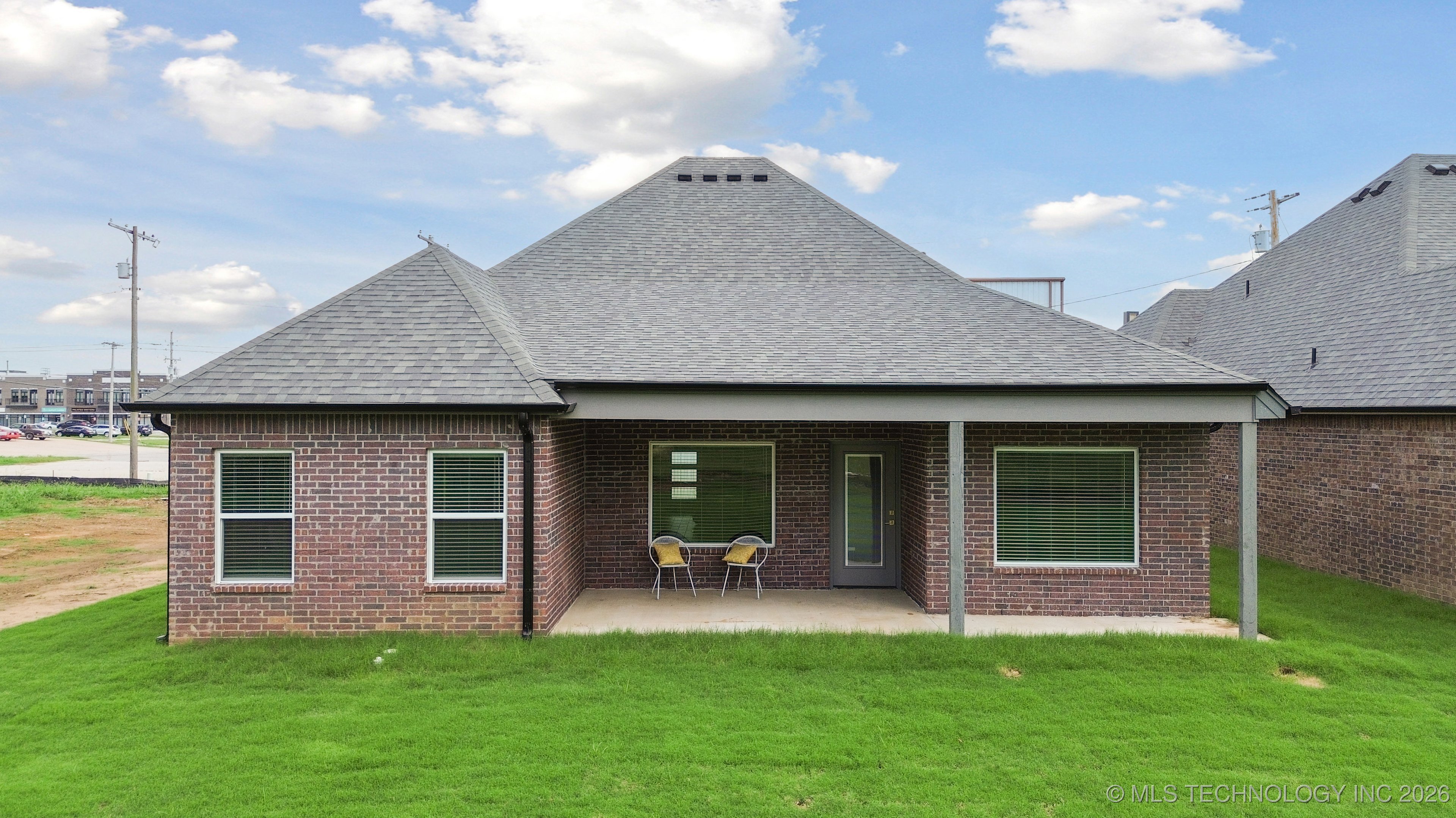 209 W Broadway Street Property Photo 37