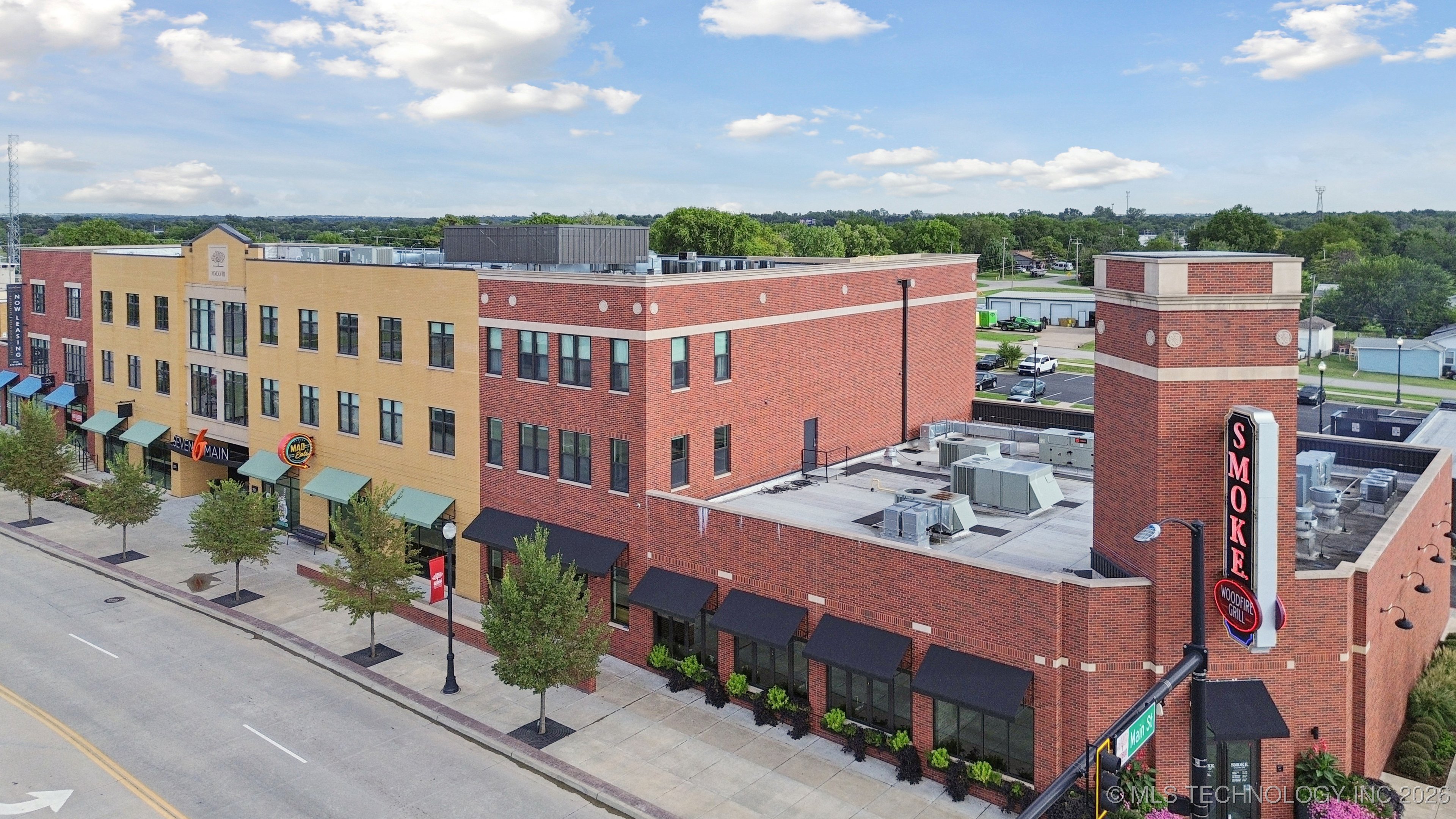 209 W Broadway Street Property Photo 40