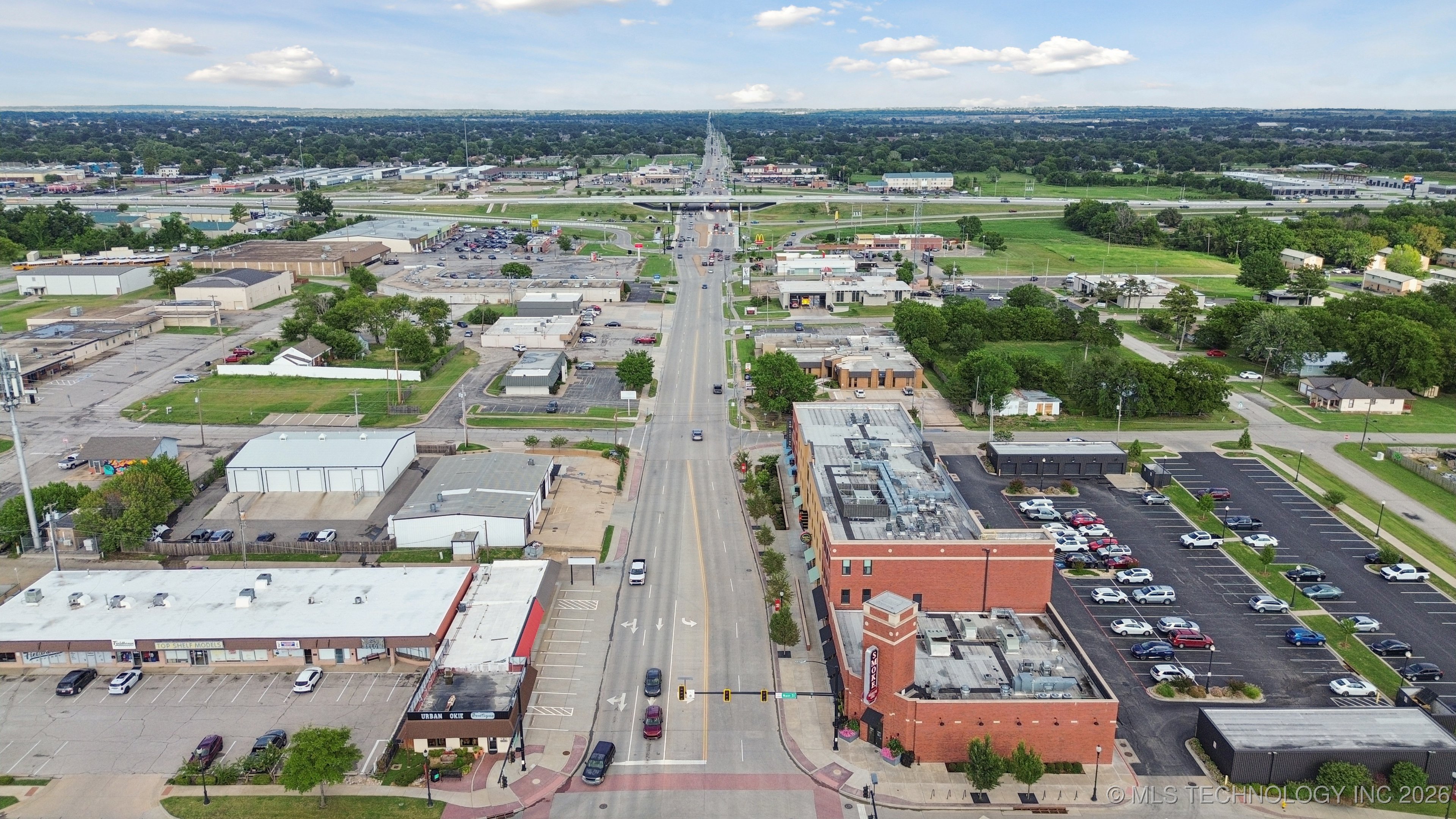 209 W Broadway Street Property Photo 41