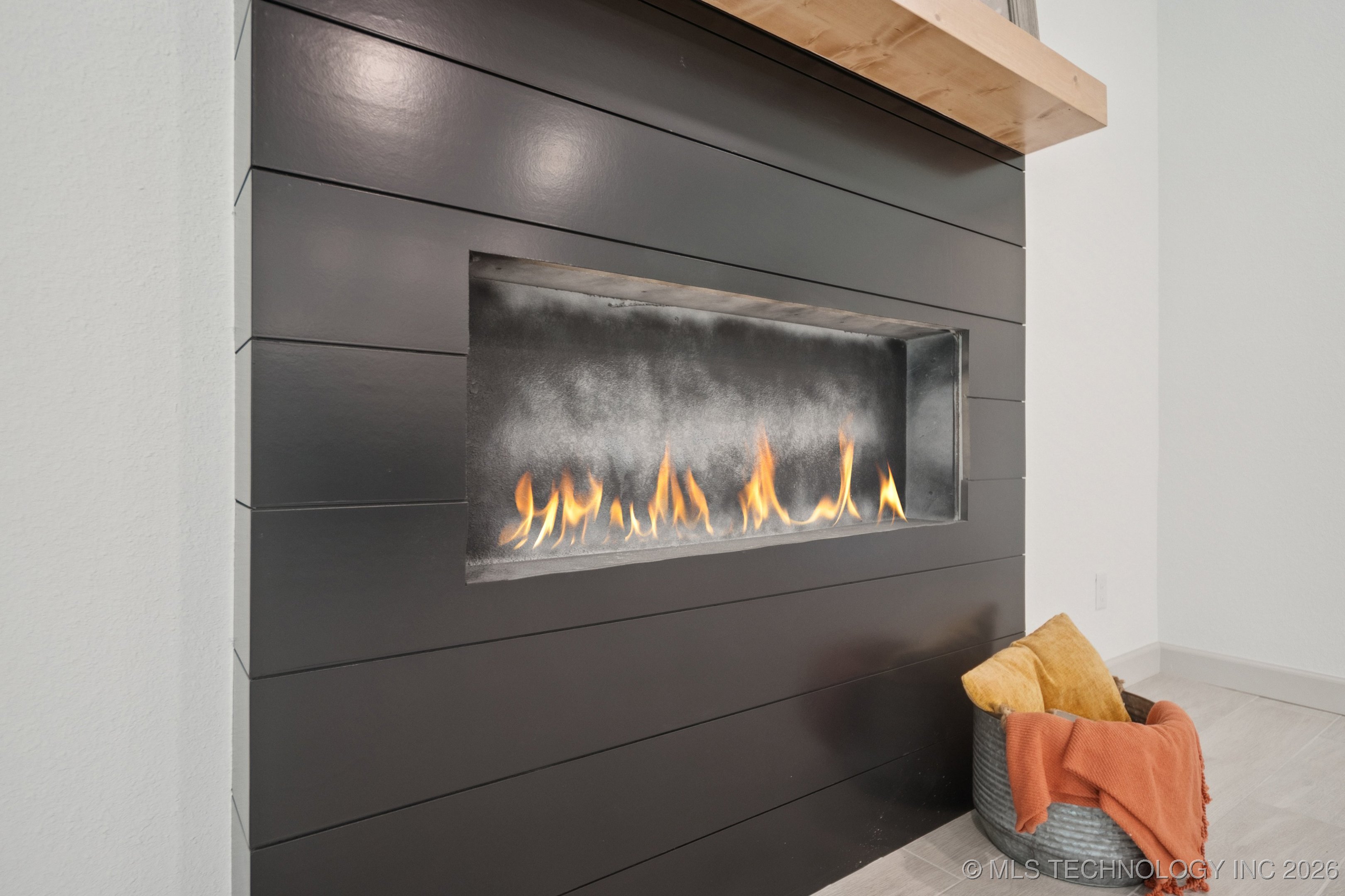 213 W Broadway Street Property Photo 12