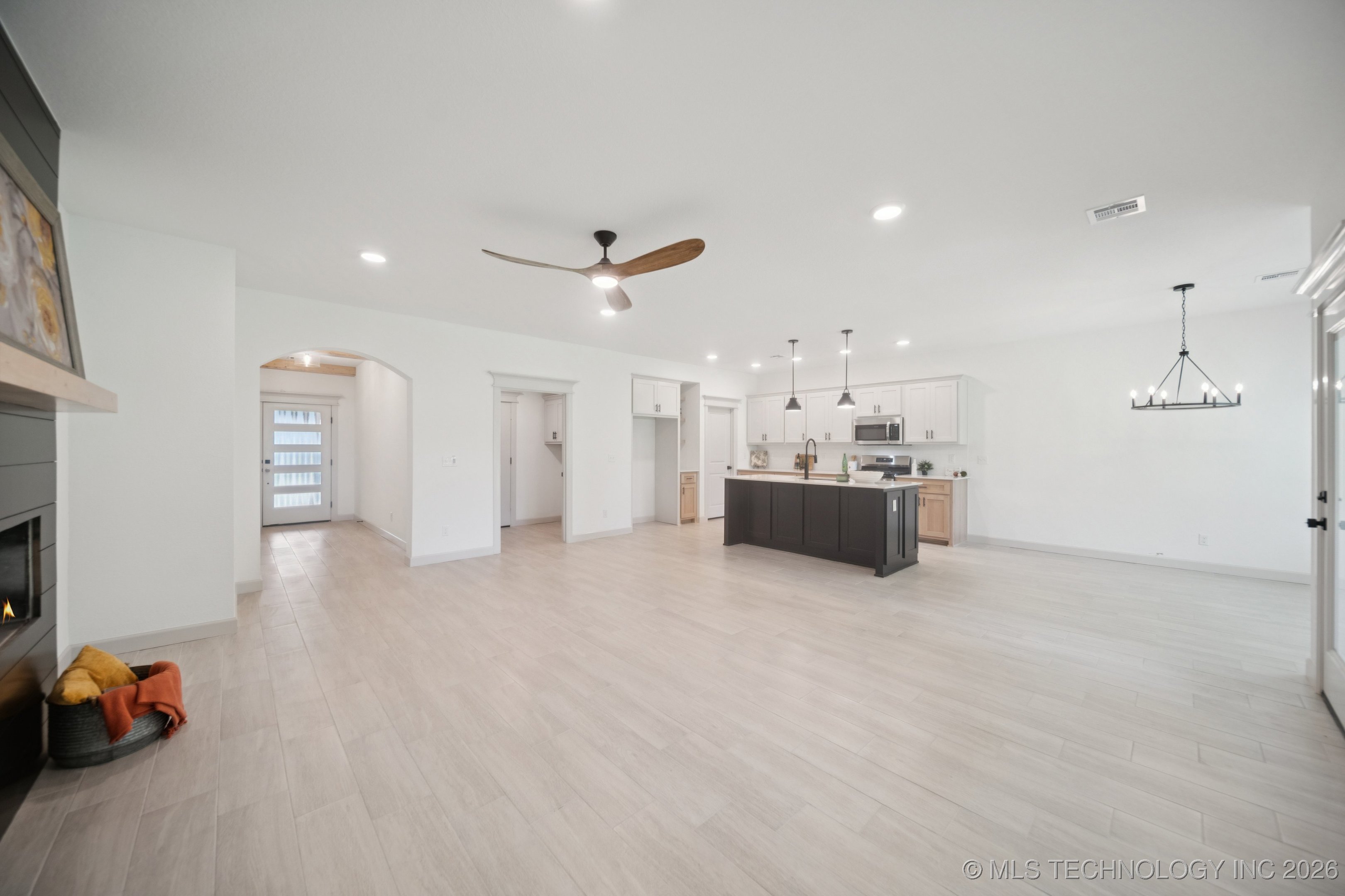 213 W Broadway Street Property Photo 13