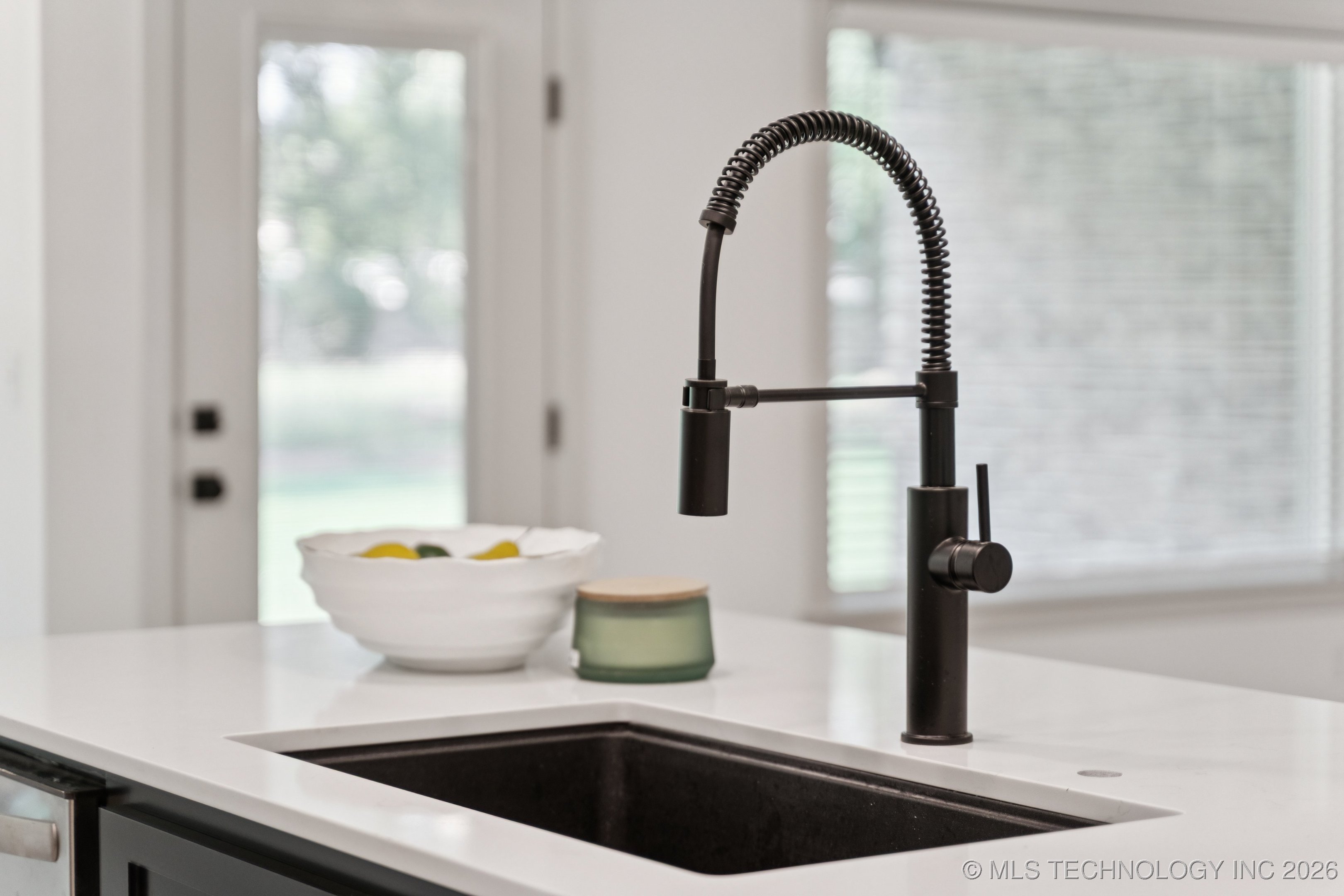 213 W Broadway Street Property Photo 16