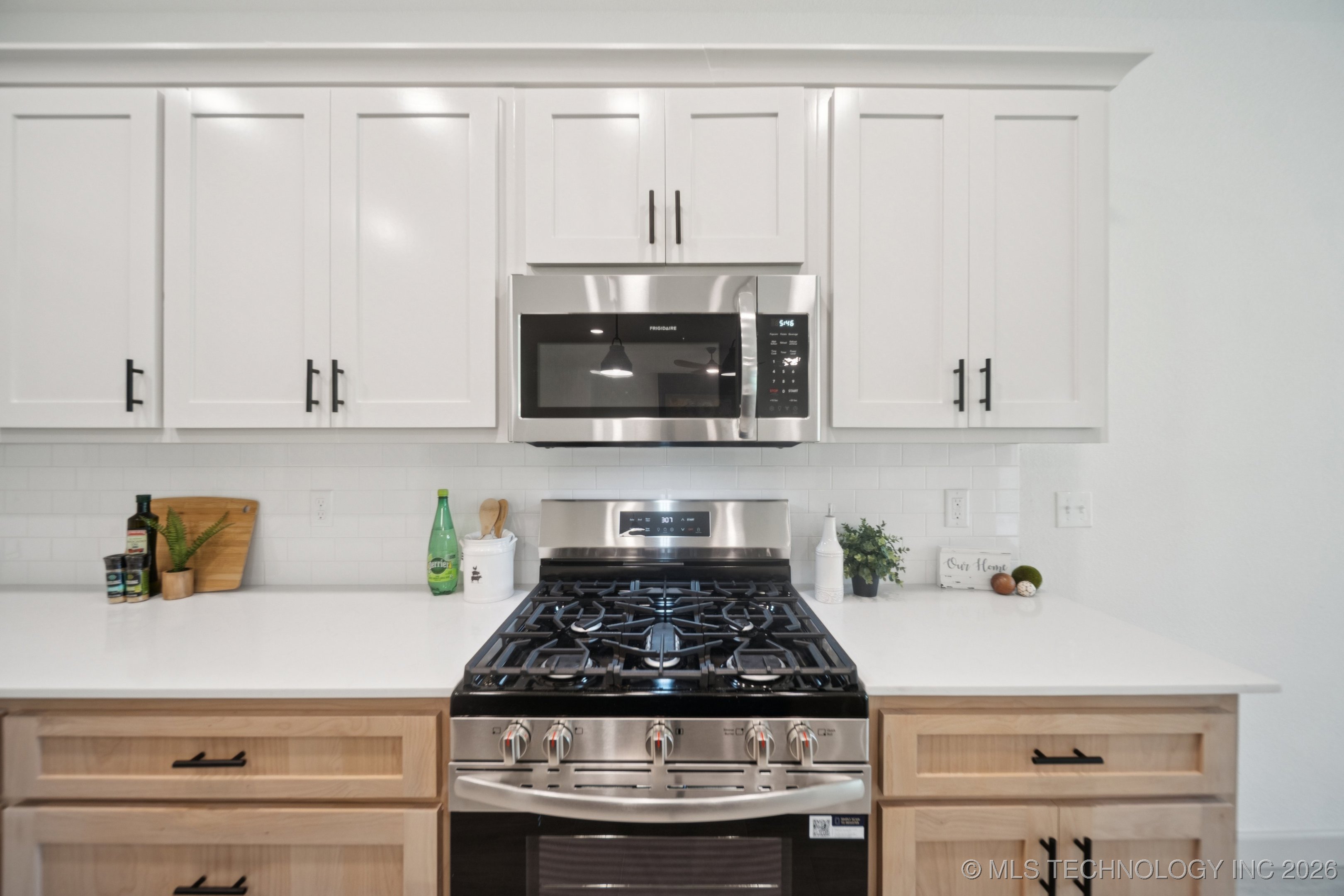 213 W Broadway Street Property Photo 17