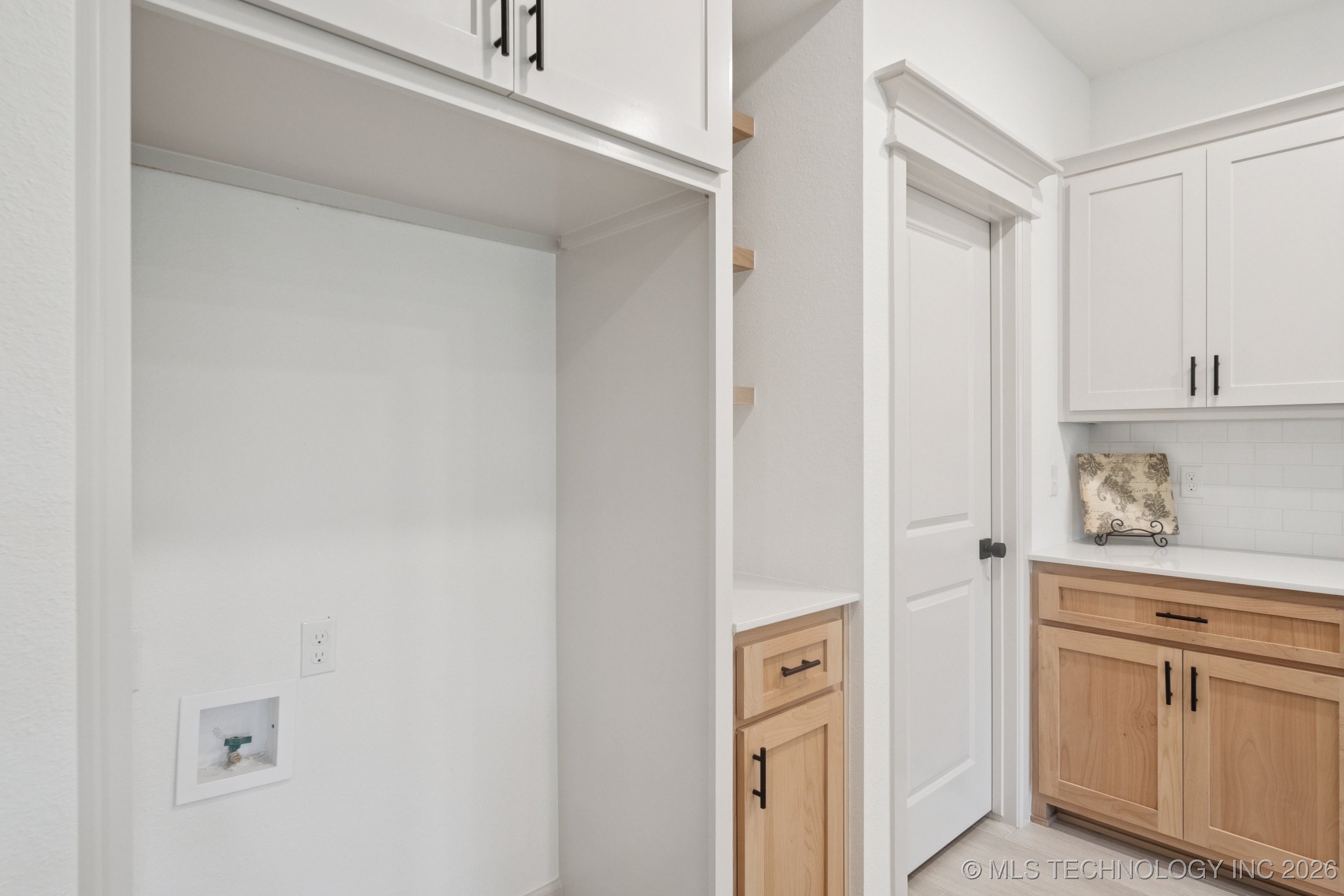 213 W Broadway Street Property Photo 18