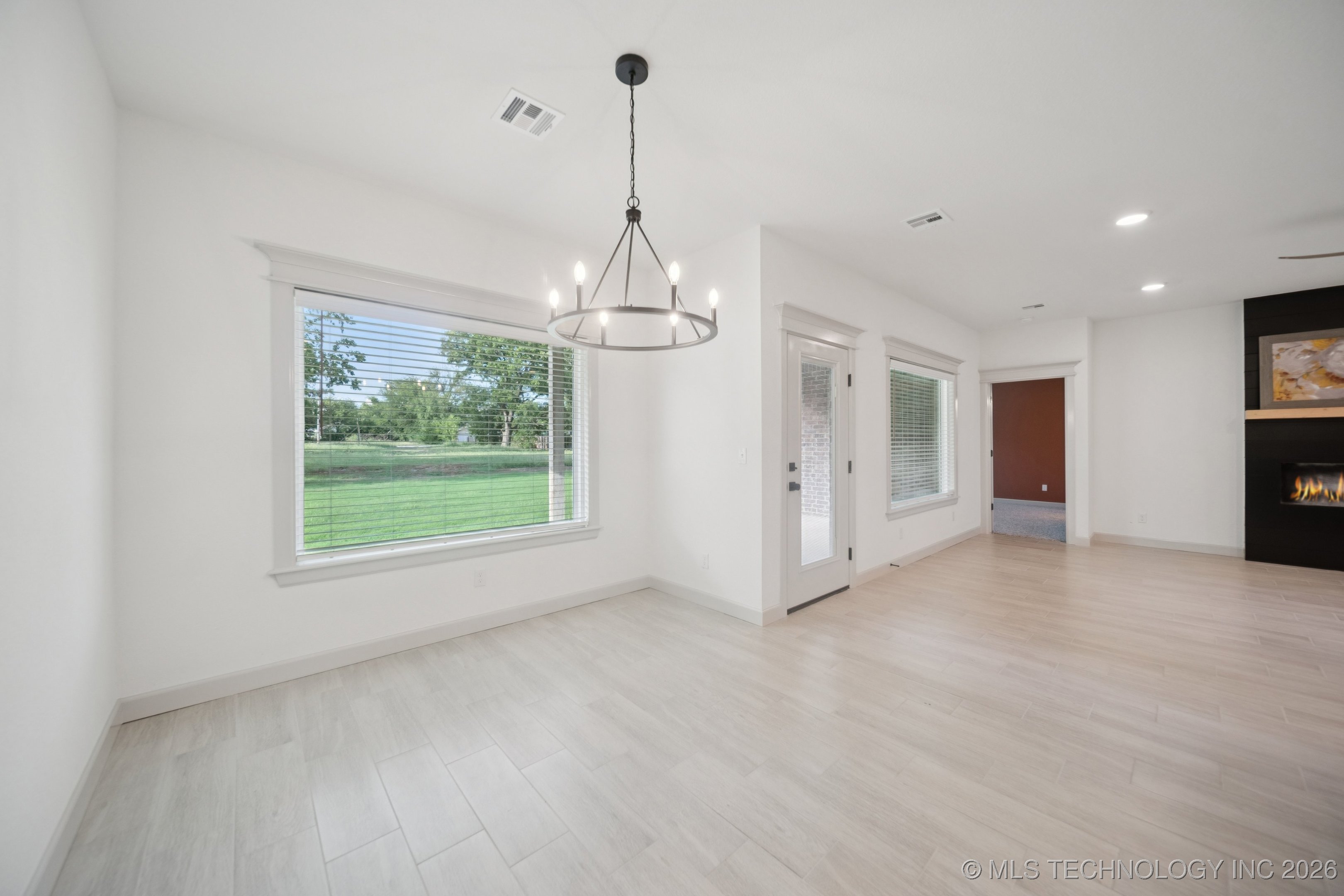 213 W Broadway Street Property Photo 19