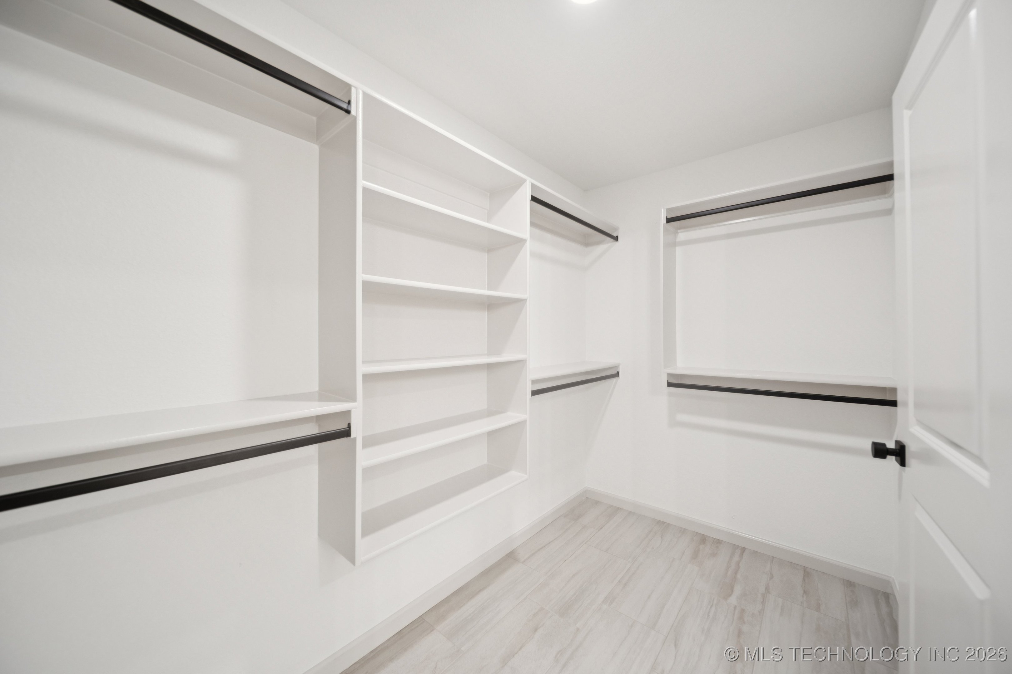 213 W Broadway Street Property Photo 24