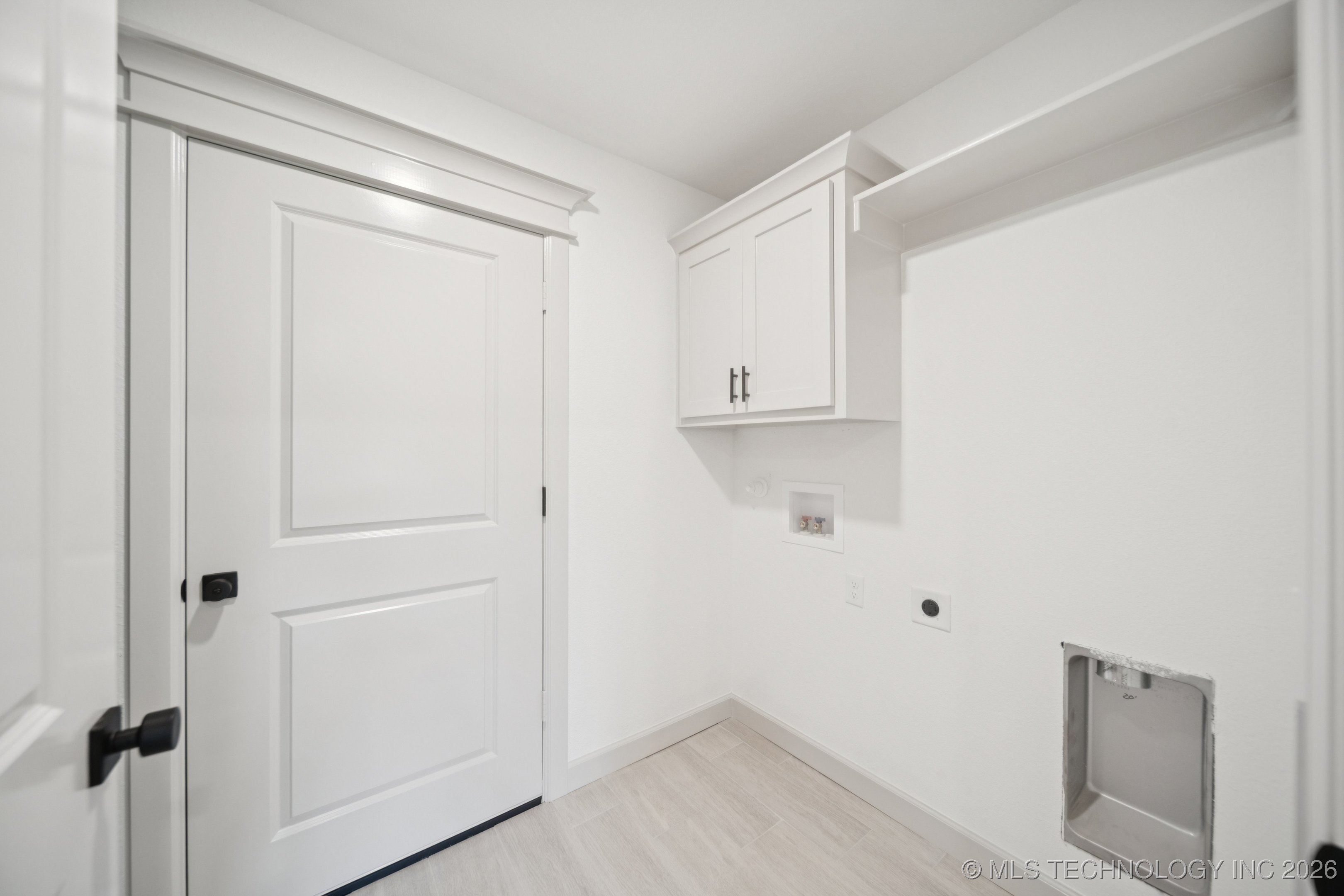 213 W Broadway Street Property Photo 25