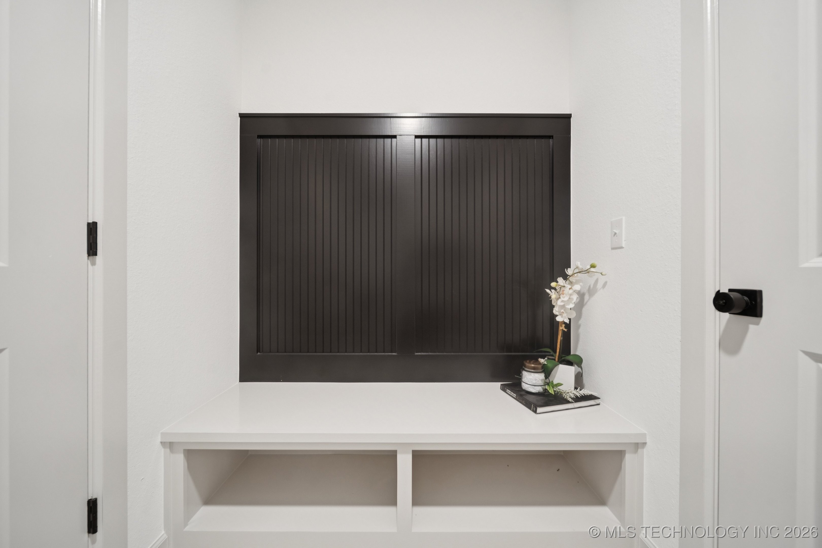 213 W Broadway Street Property Photo 26