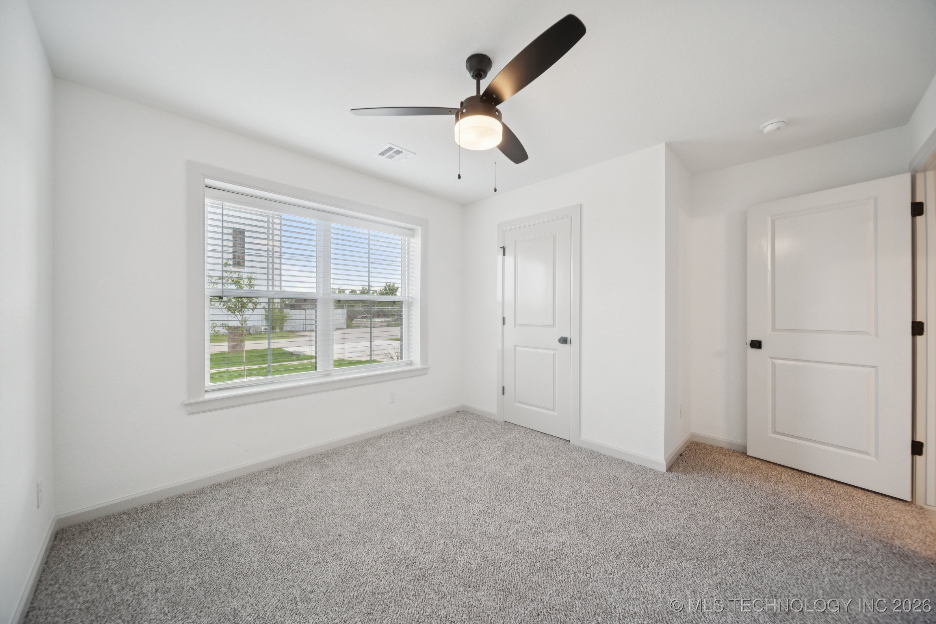 213 W Broadway Street Property Photo 27