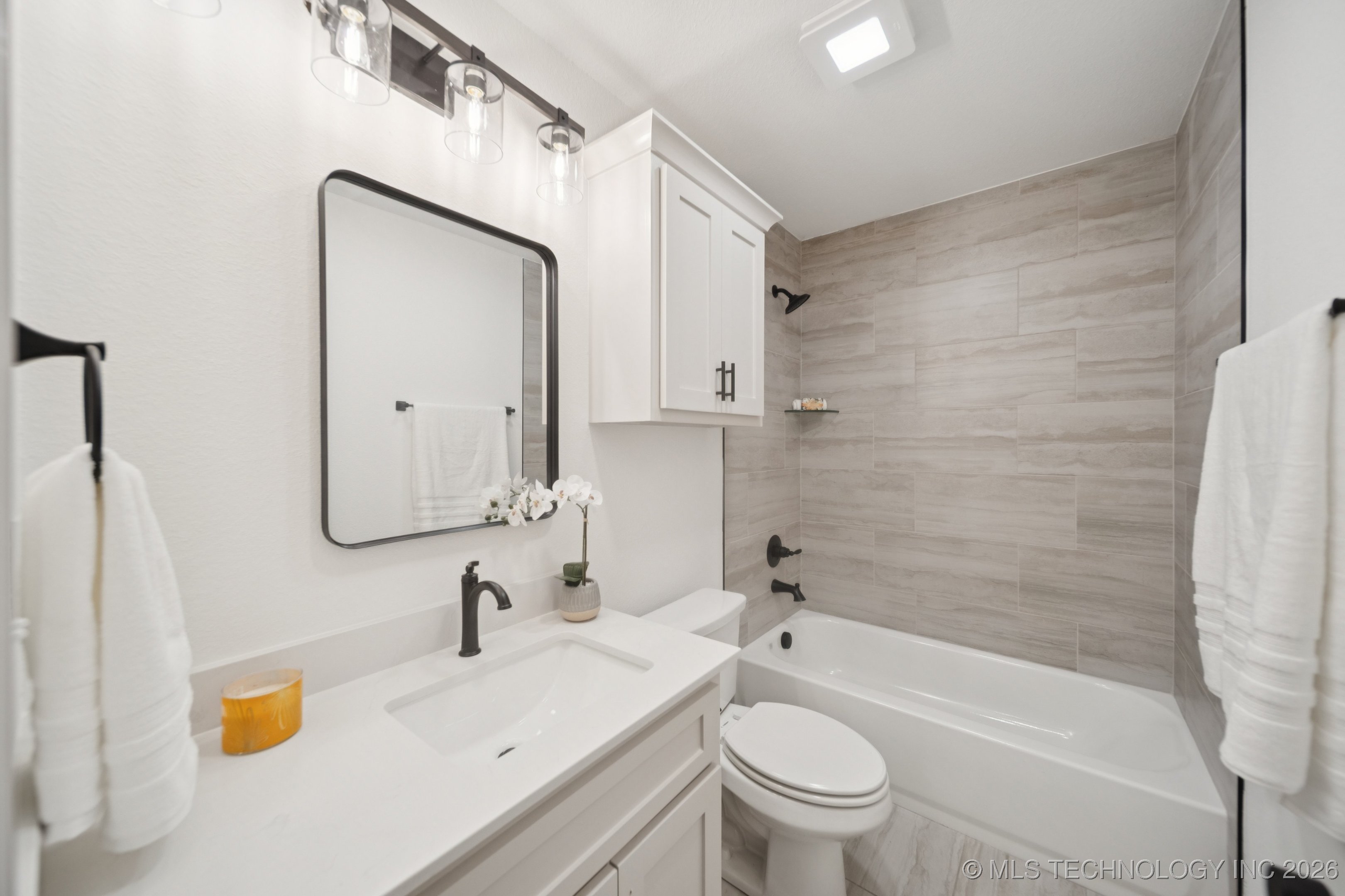 213 W Broadway Street Property Photo 28