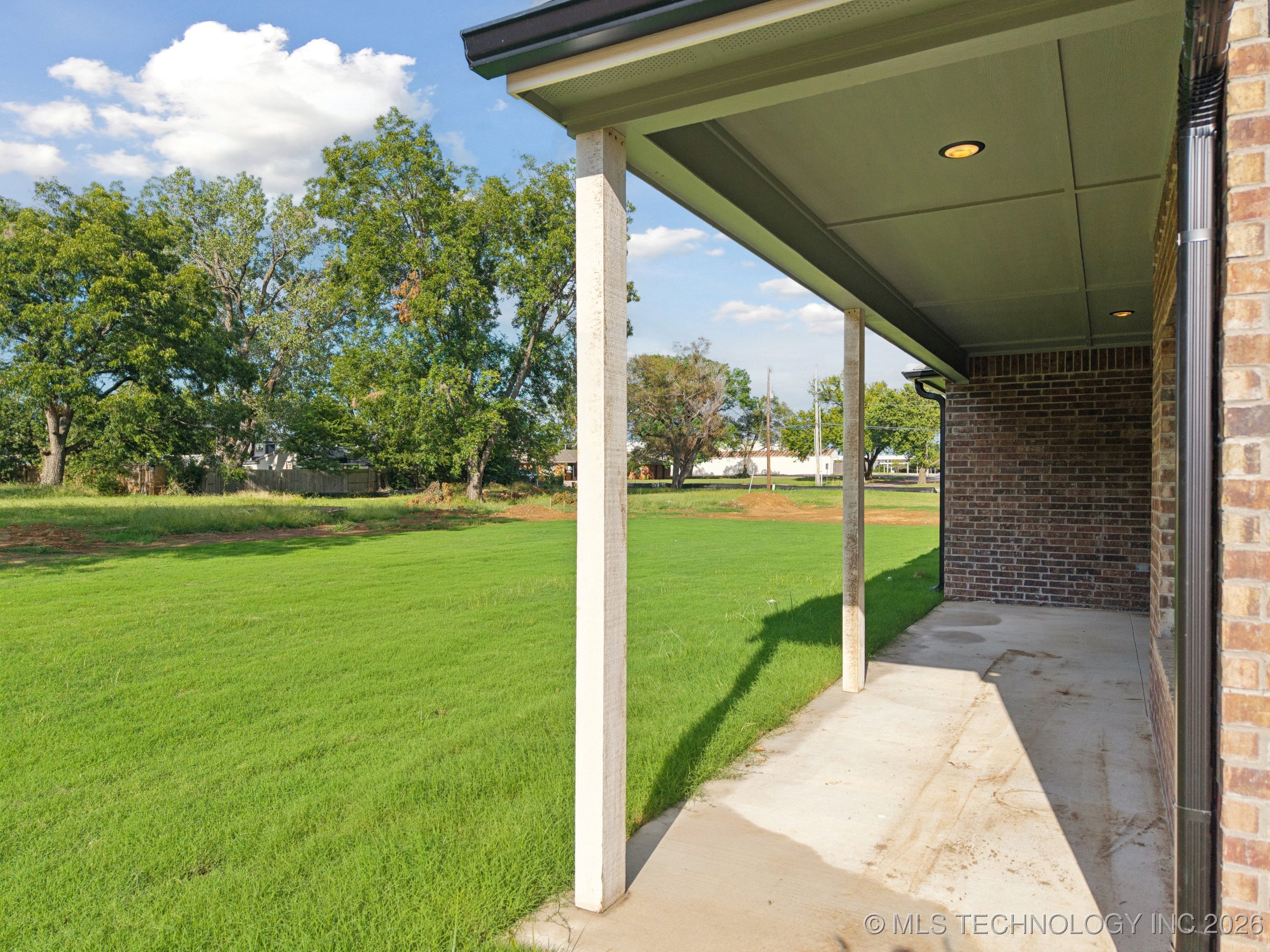 213 W Broadway Street Property Photo 30