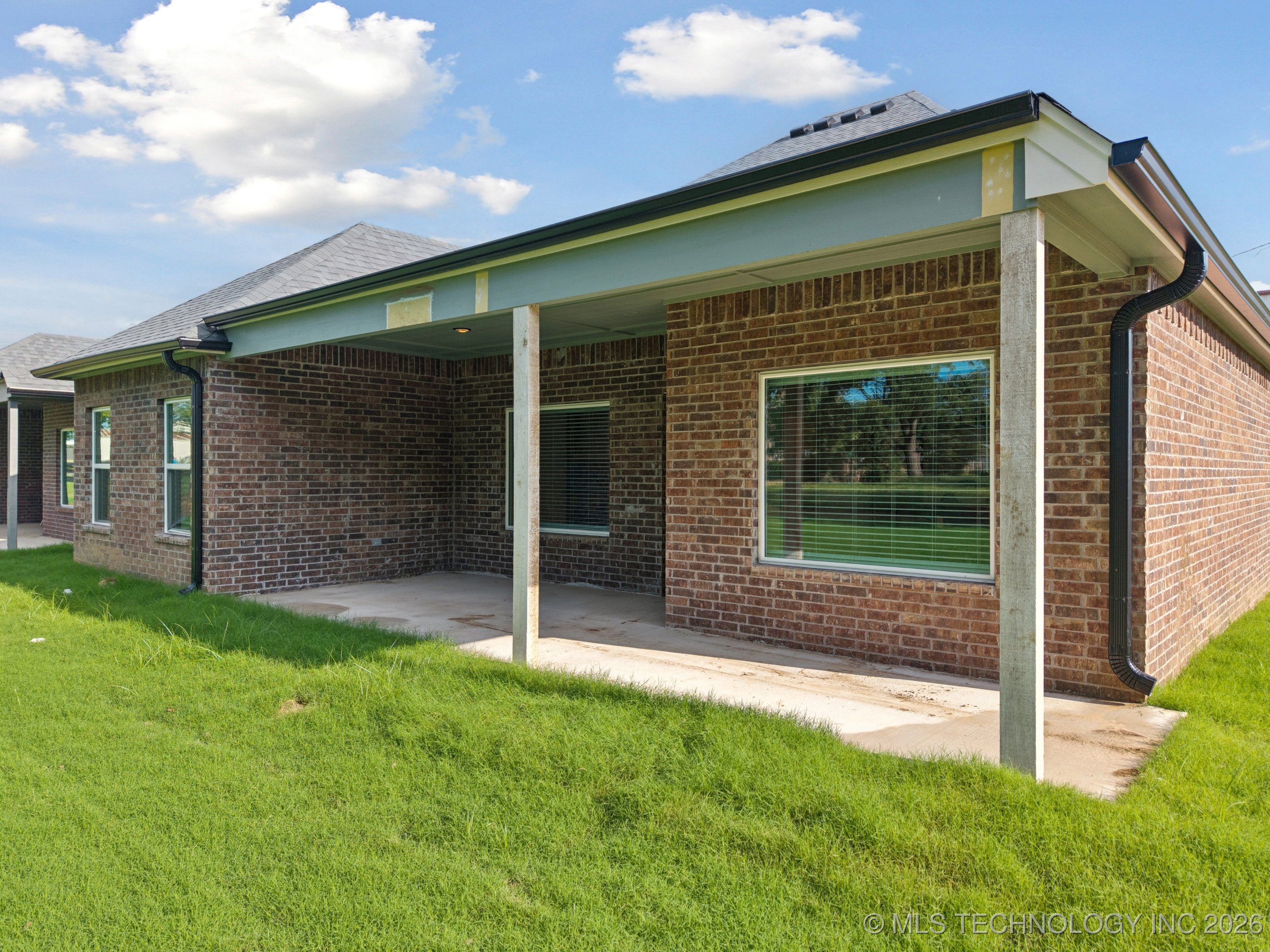 213 W Broadway Street Property Photo 31