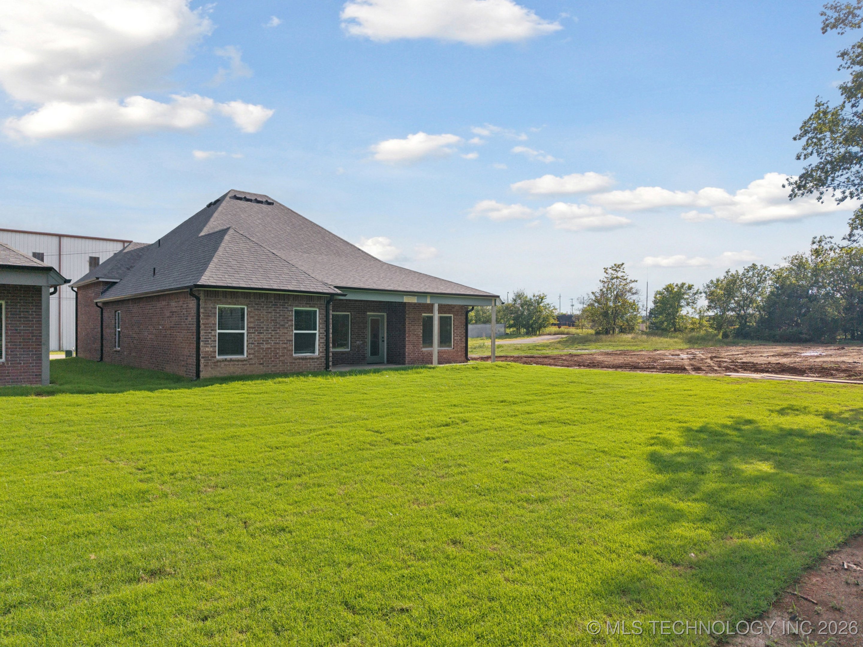 213 W Broadway Street Property Photo 32