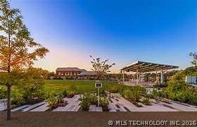 213 W Broadway Street Property Photo 34