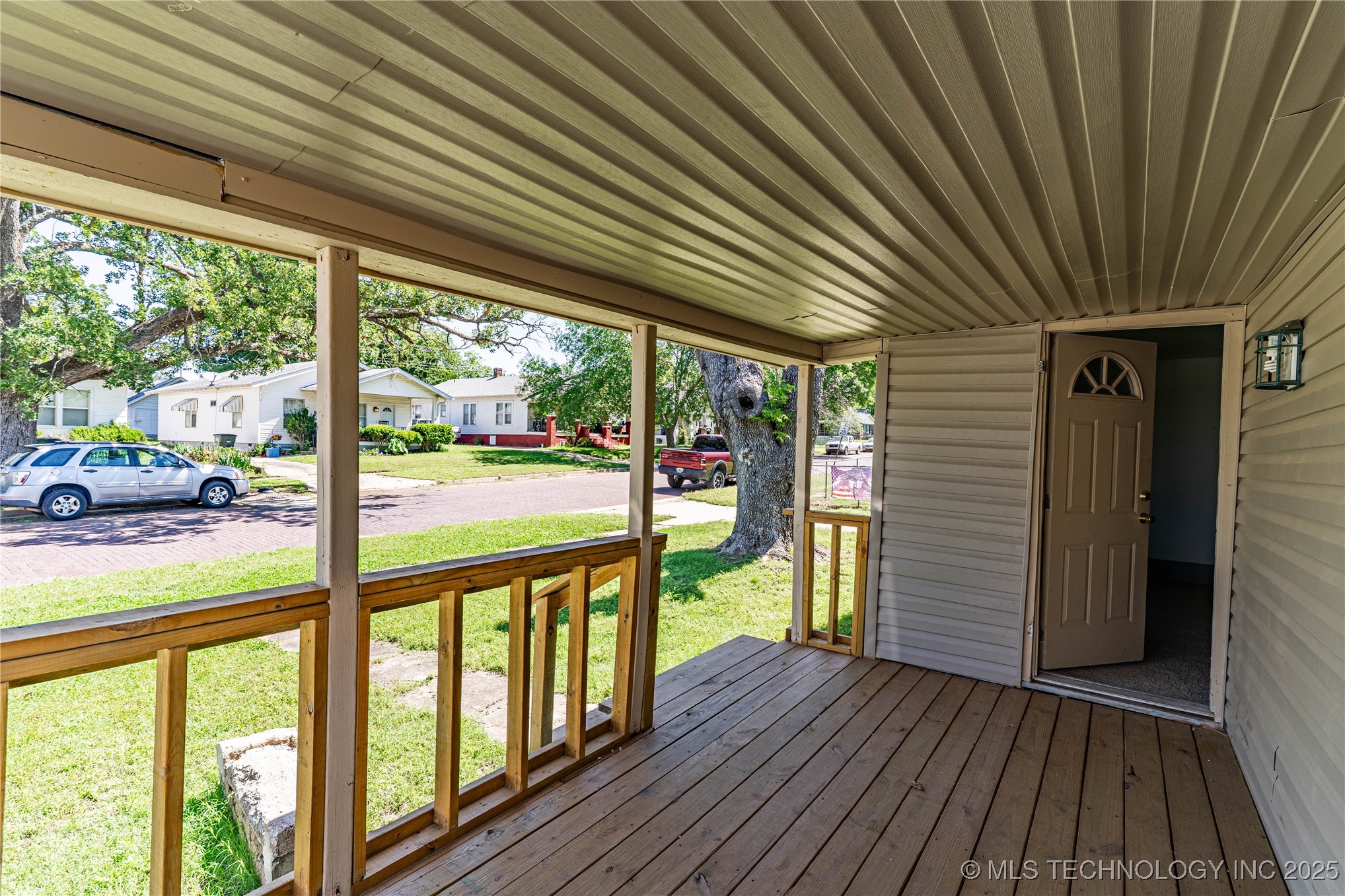 302 E 8th Avenue Property Photo 3