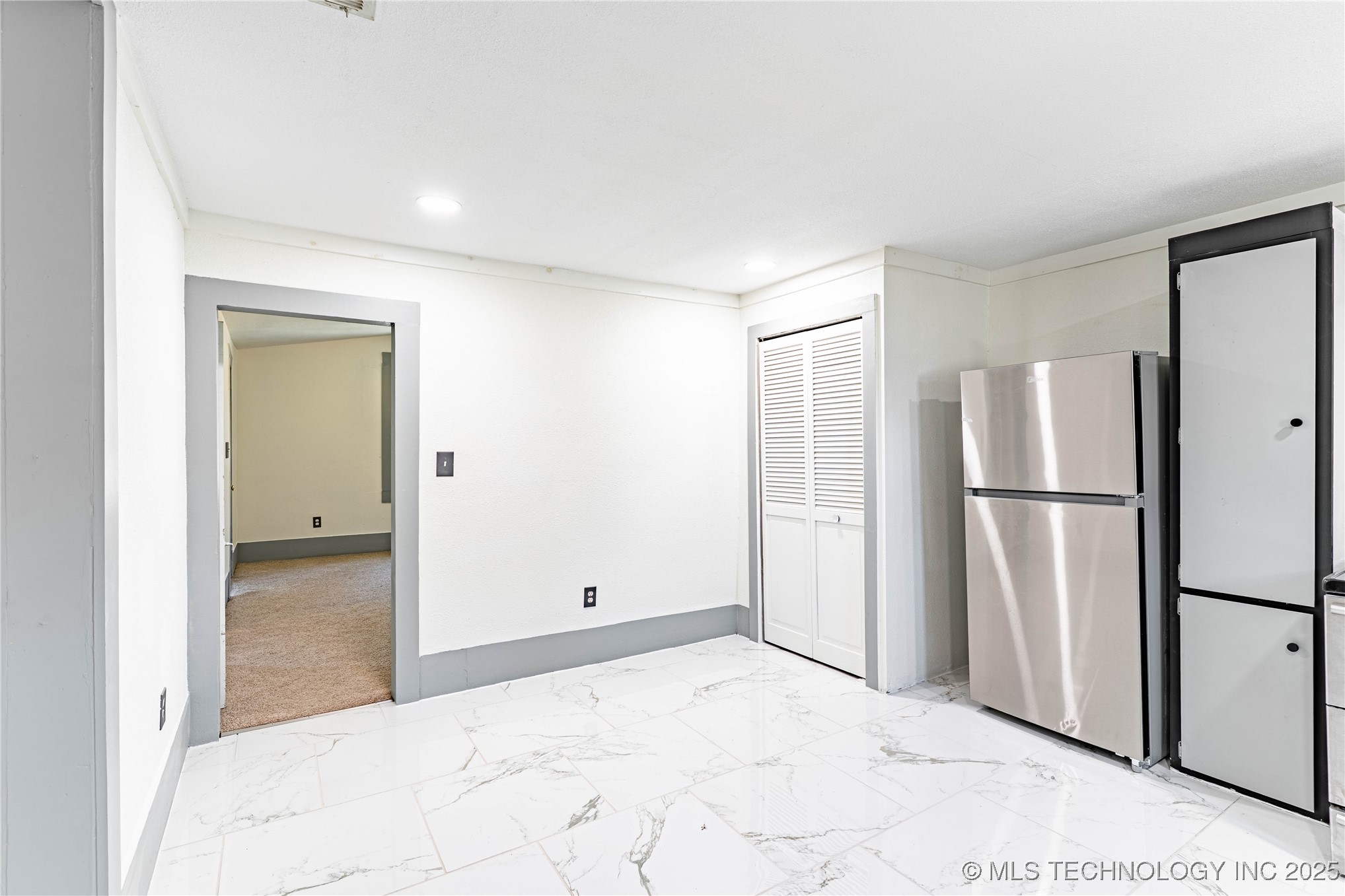 302 E 8th Avenue Property Photo 8