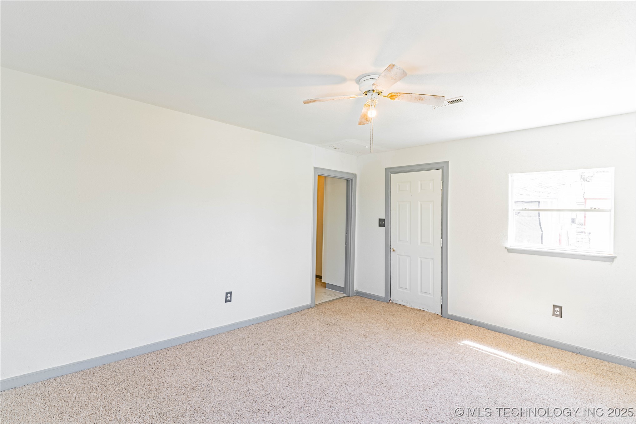 302 E 8th Avenue Property Photo 10