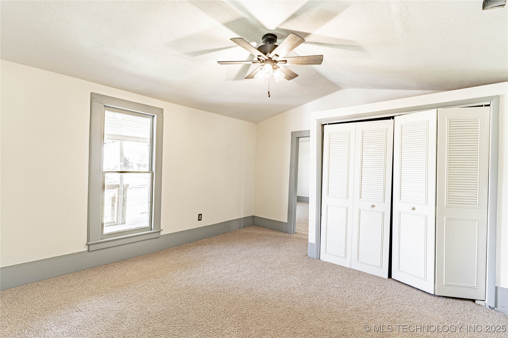 302 E 8th Avenue Property Photo 14