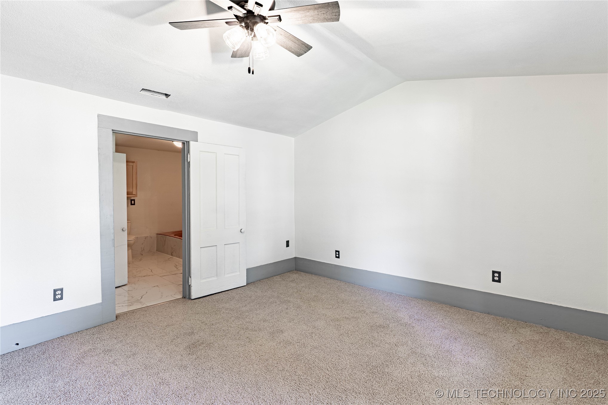 302 E 8th Avenue Property Photo 15