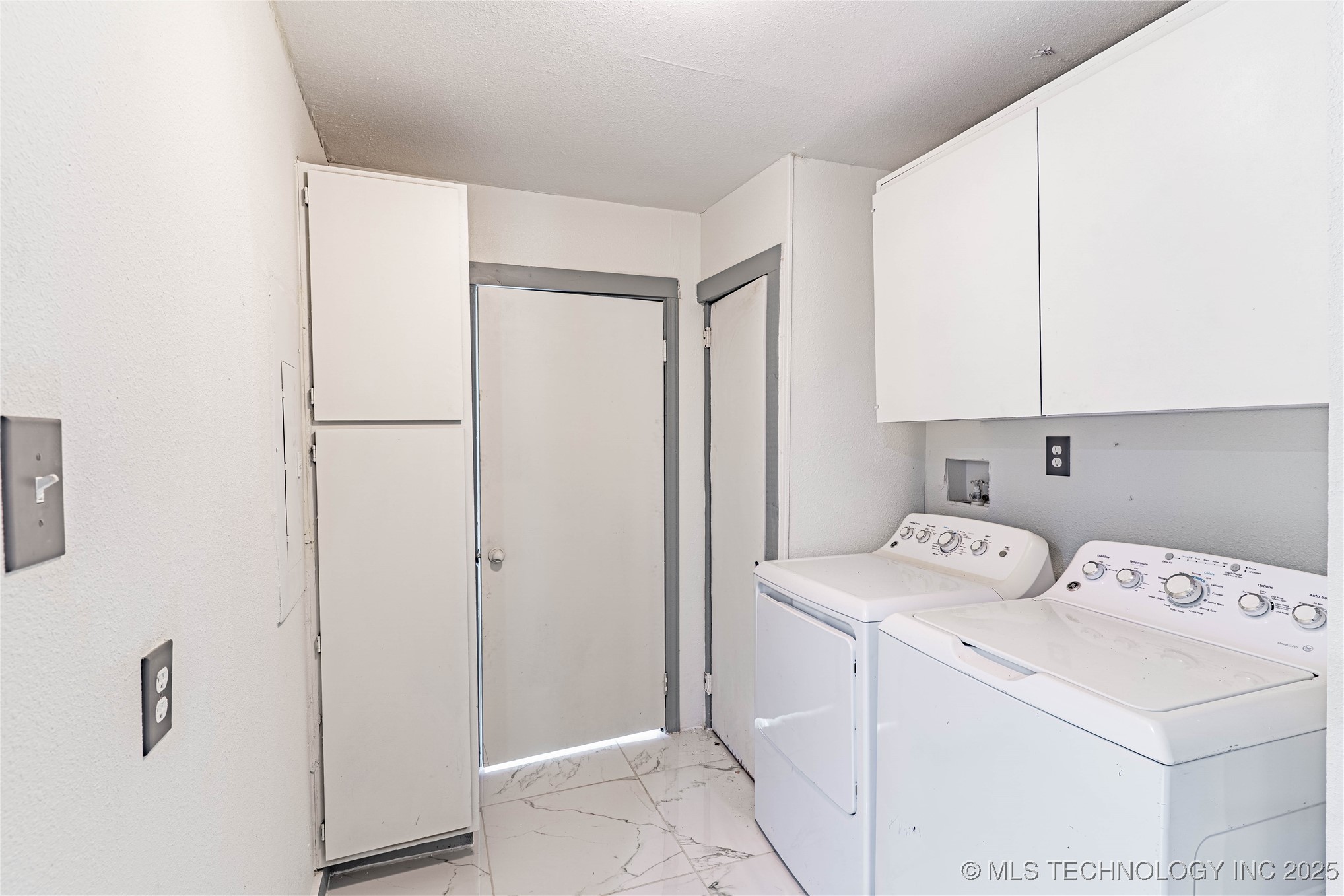 302 E 8th Avenue Property Photo 17