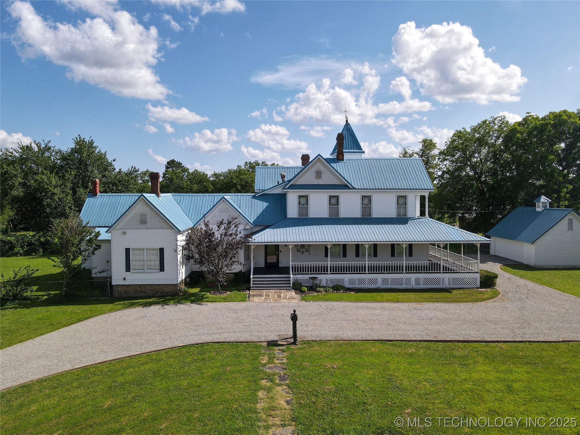 14 E Smith Avenue Property Photo 1