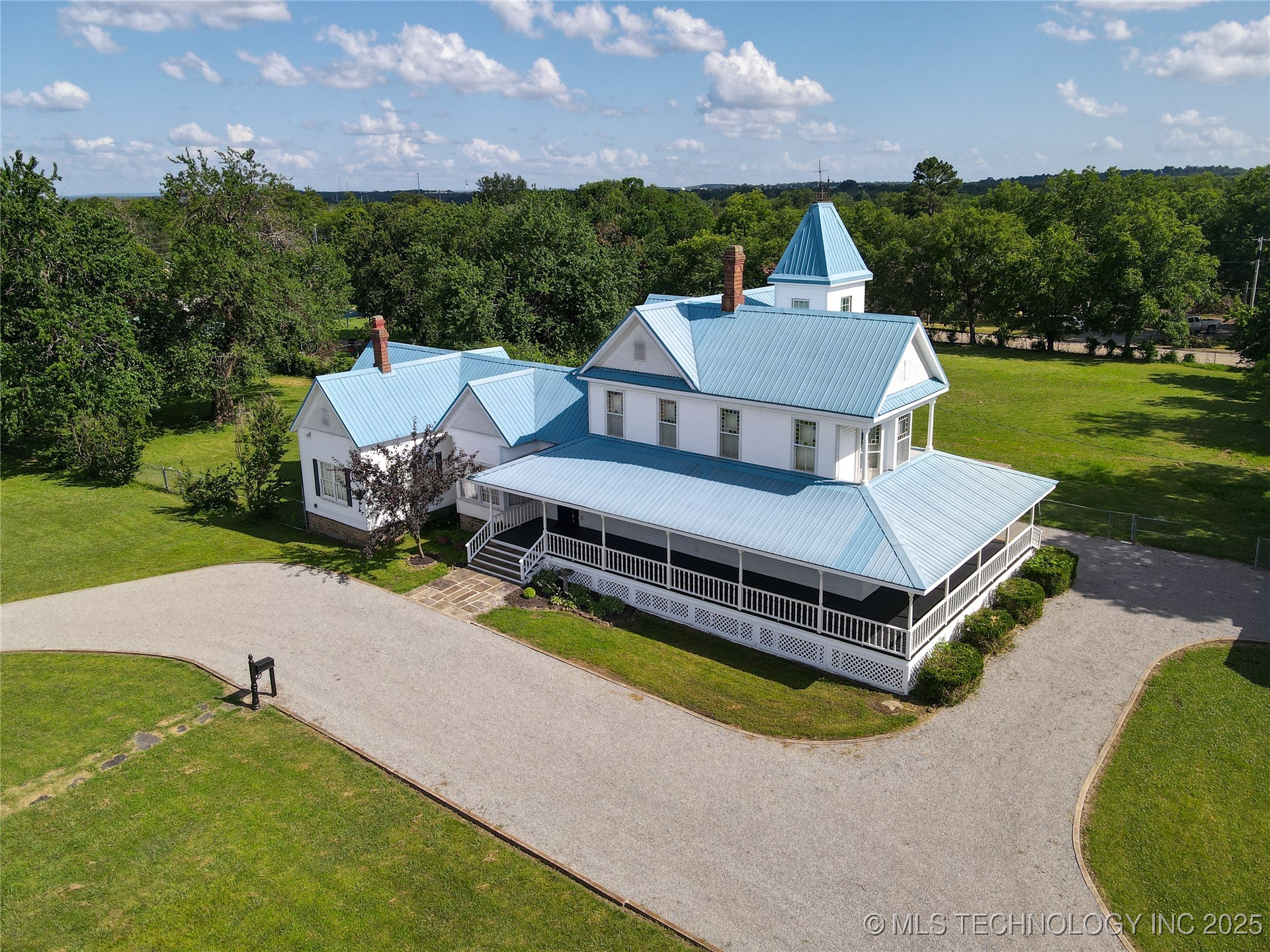 14 E Smith Avenue Property Photo 2