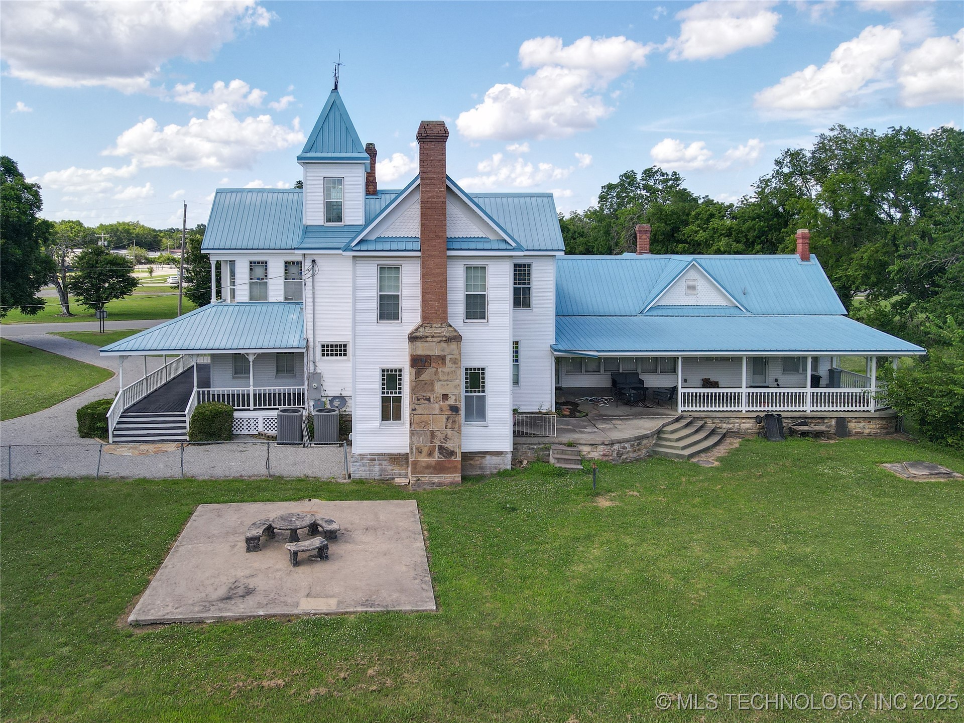 14 E Smith Avenue Property Photo 6