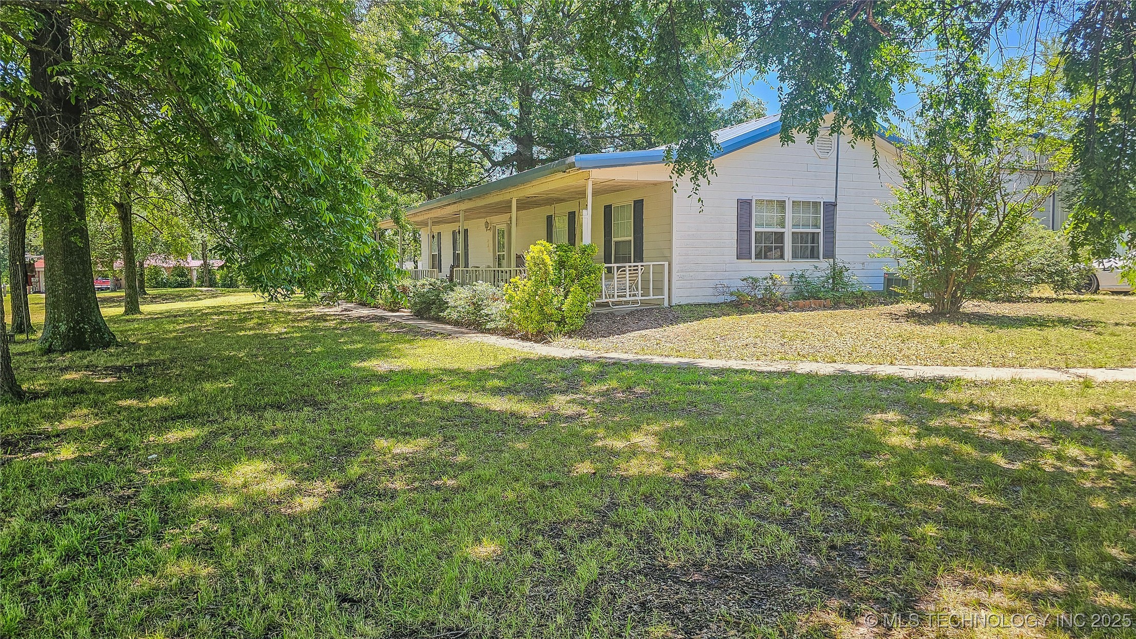 421975 E 1155 Road Property Photo 2