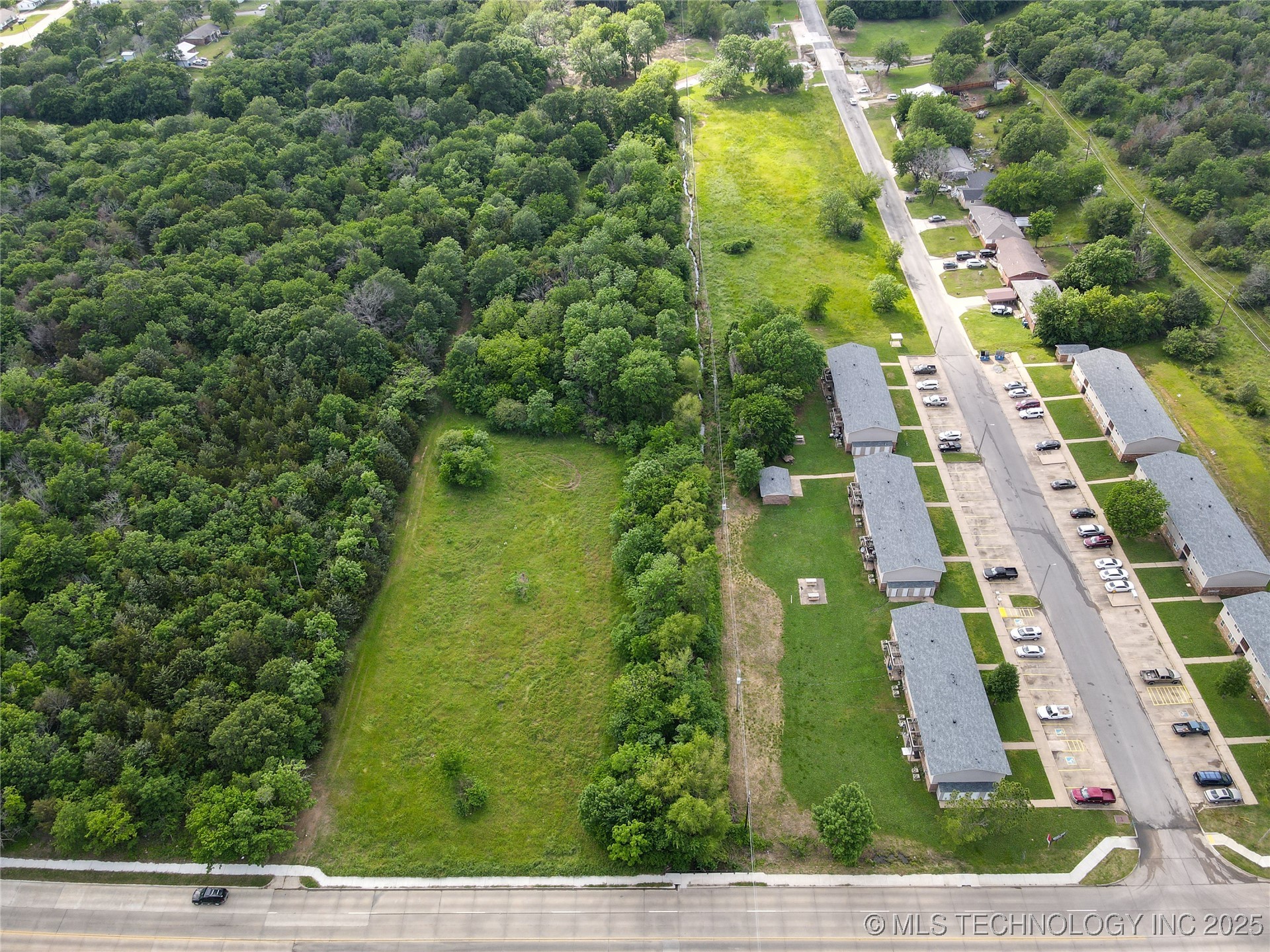 Strong Boulevard Property Photo 2