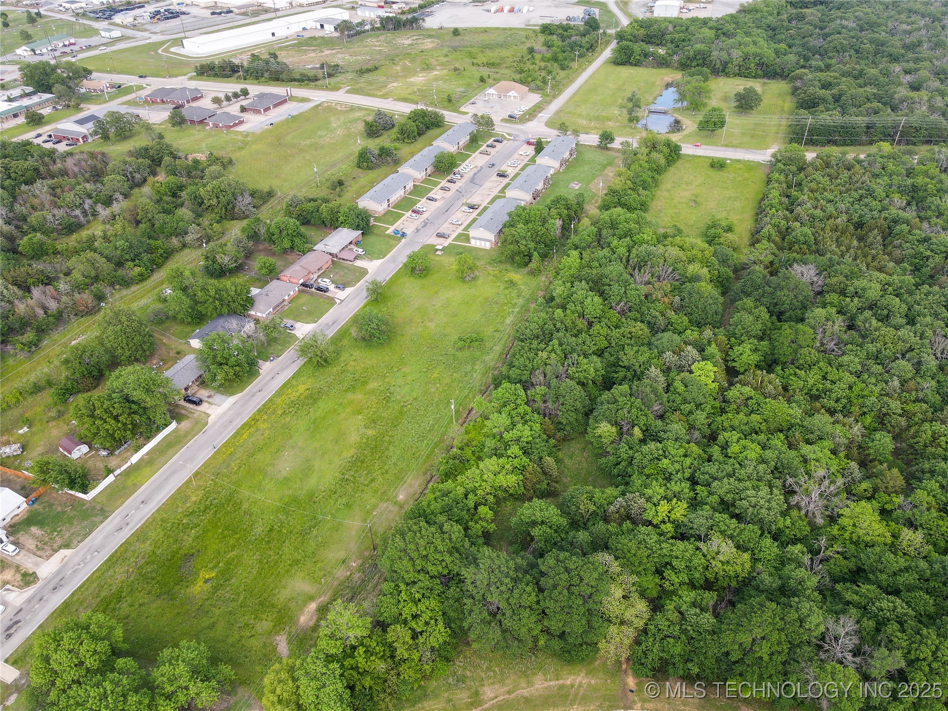 Strong Boulevard Property Photo 4