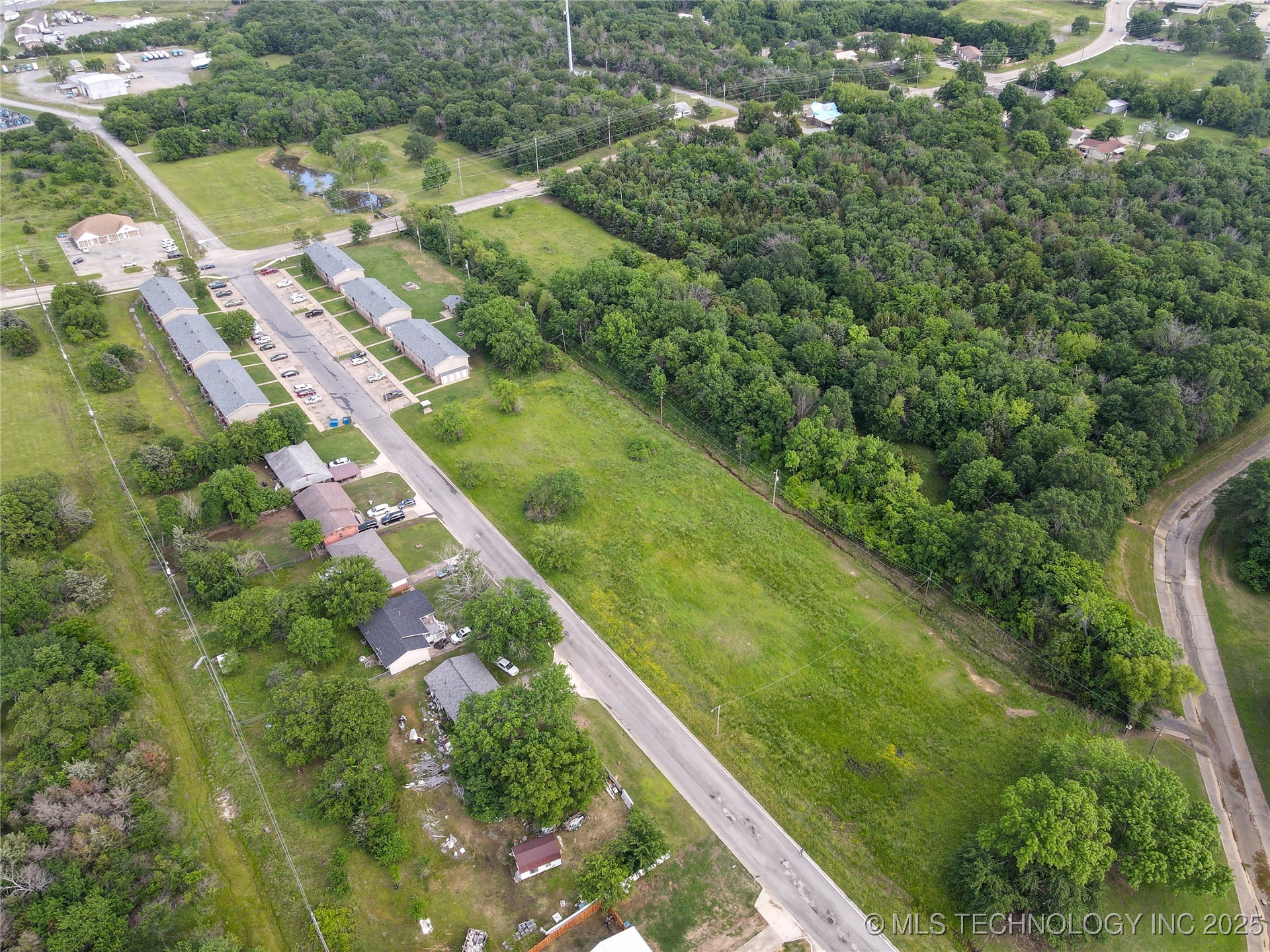 Strong Boulevard Property Photo 6