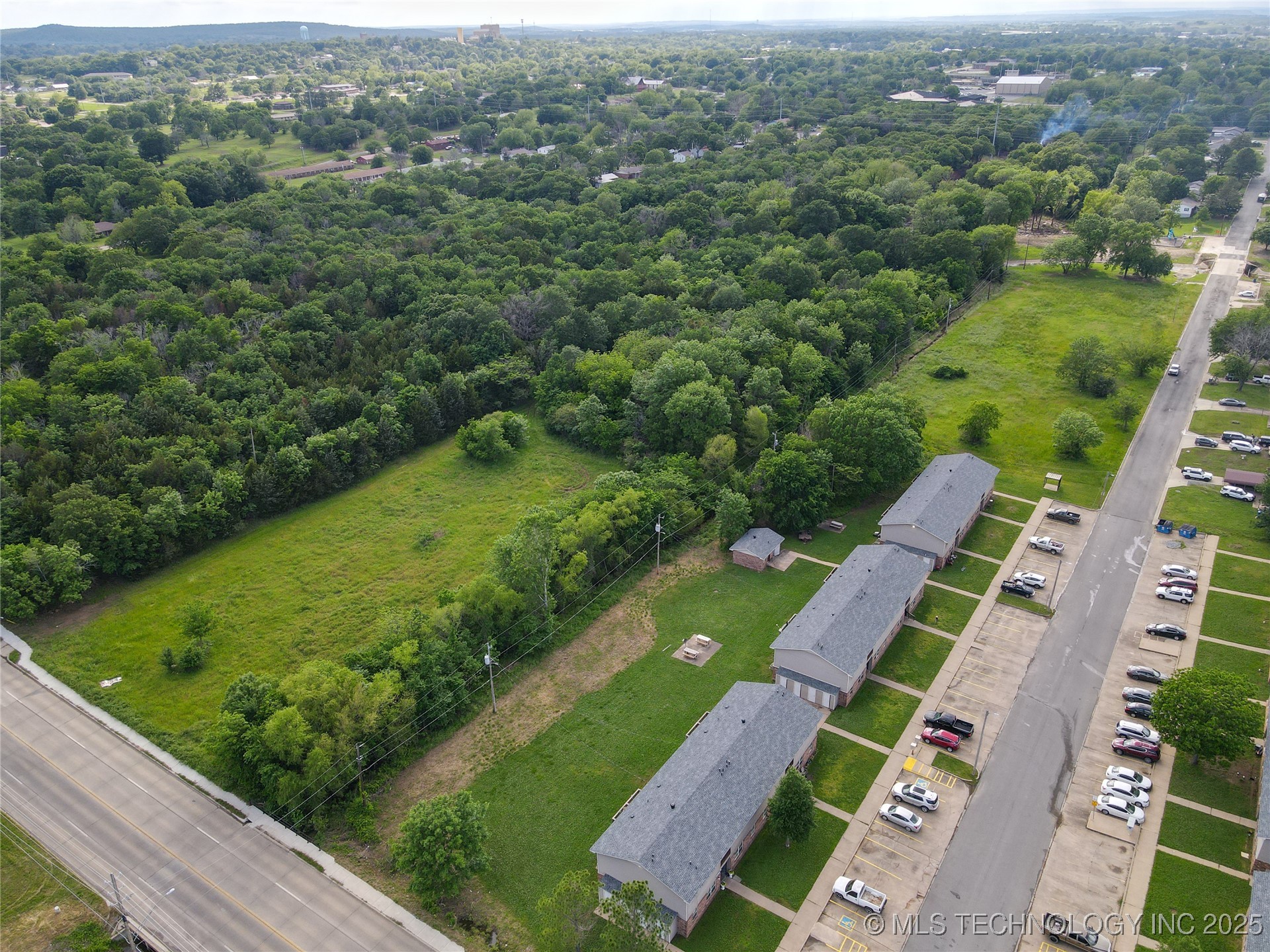 Strong Boulevard Property Photo 8