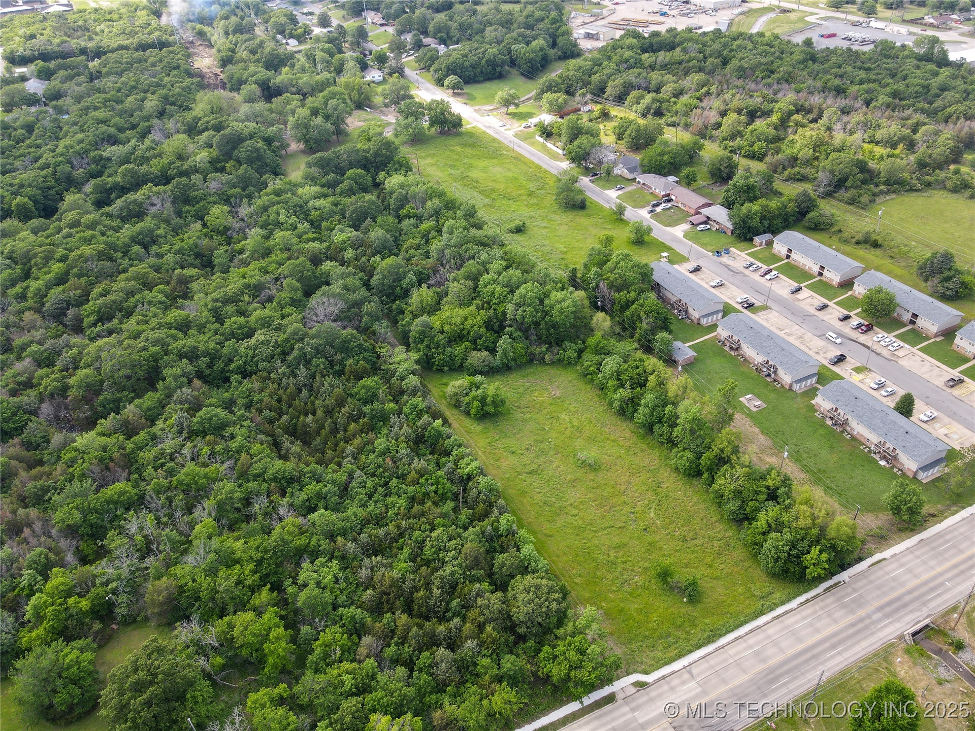 Strong Boulevard Property Photo 9