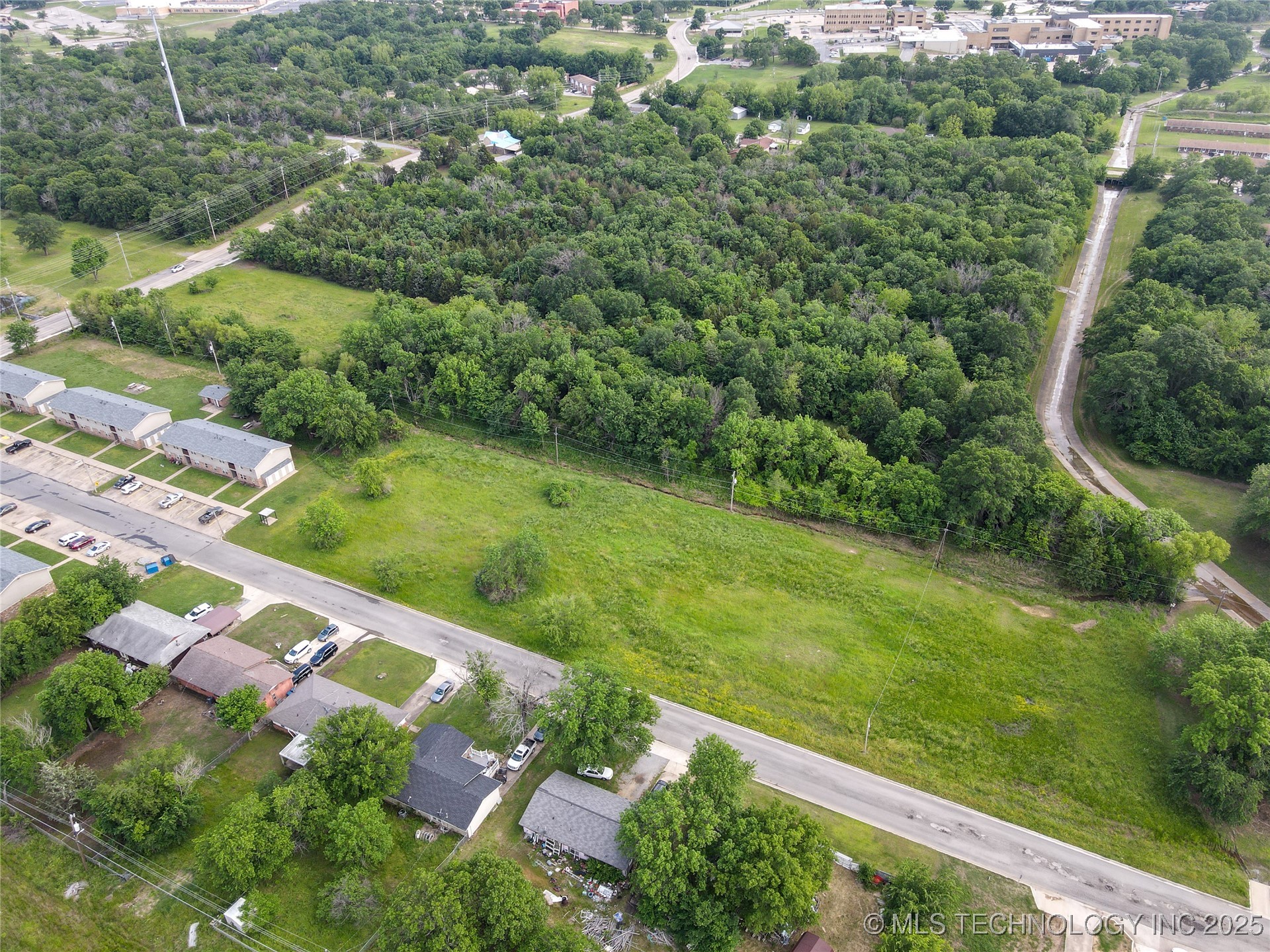 Strong Boulevard Property Photo 10