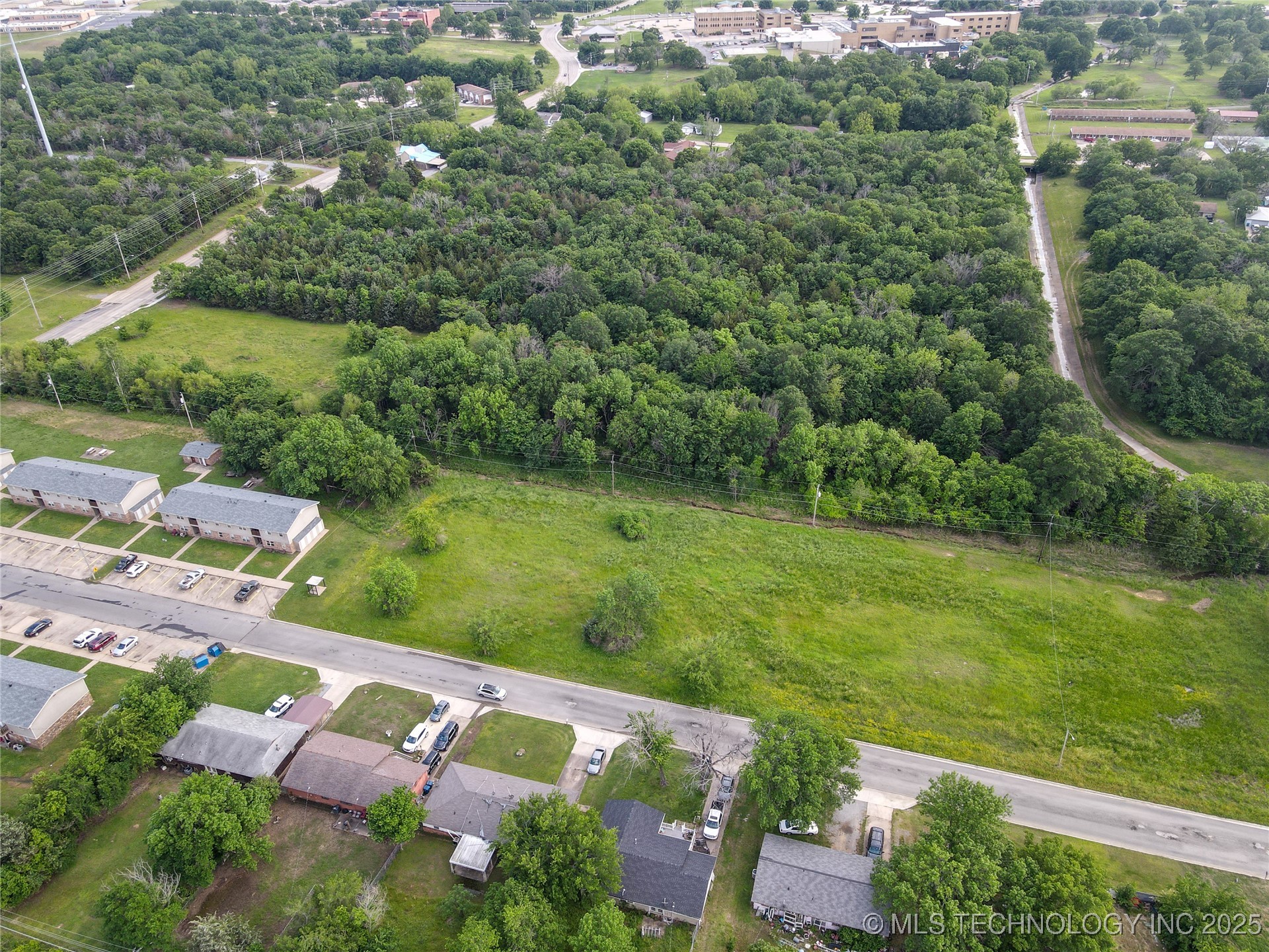 Strong Boulevard Property Photo 11