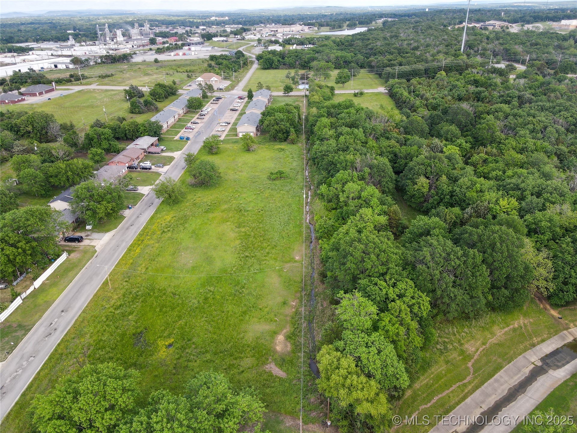 Strong Boulevard Property Photo 14