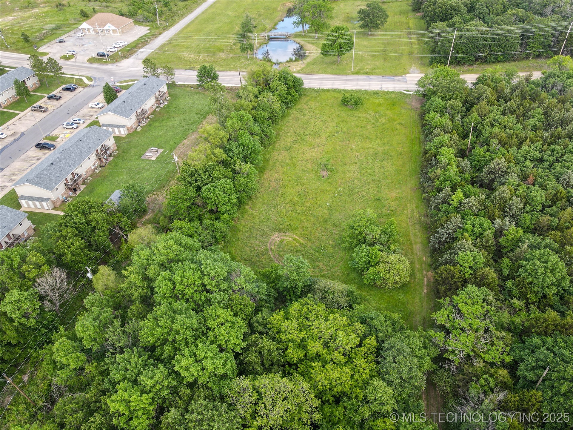 Strong Boulevard Property Photo 17