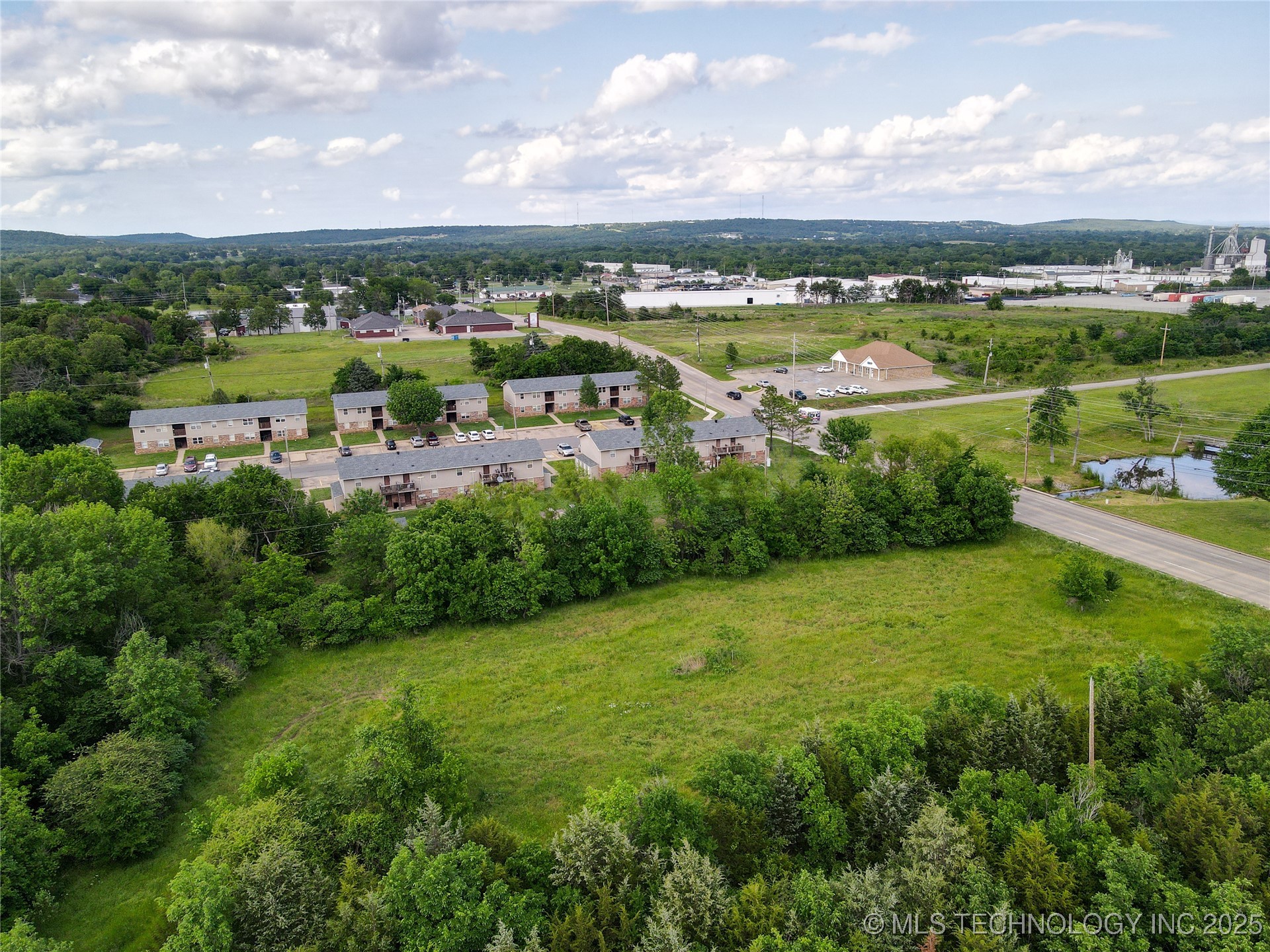 Strong Boulevard Property Photo 18