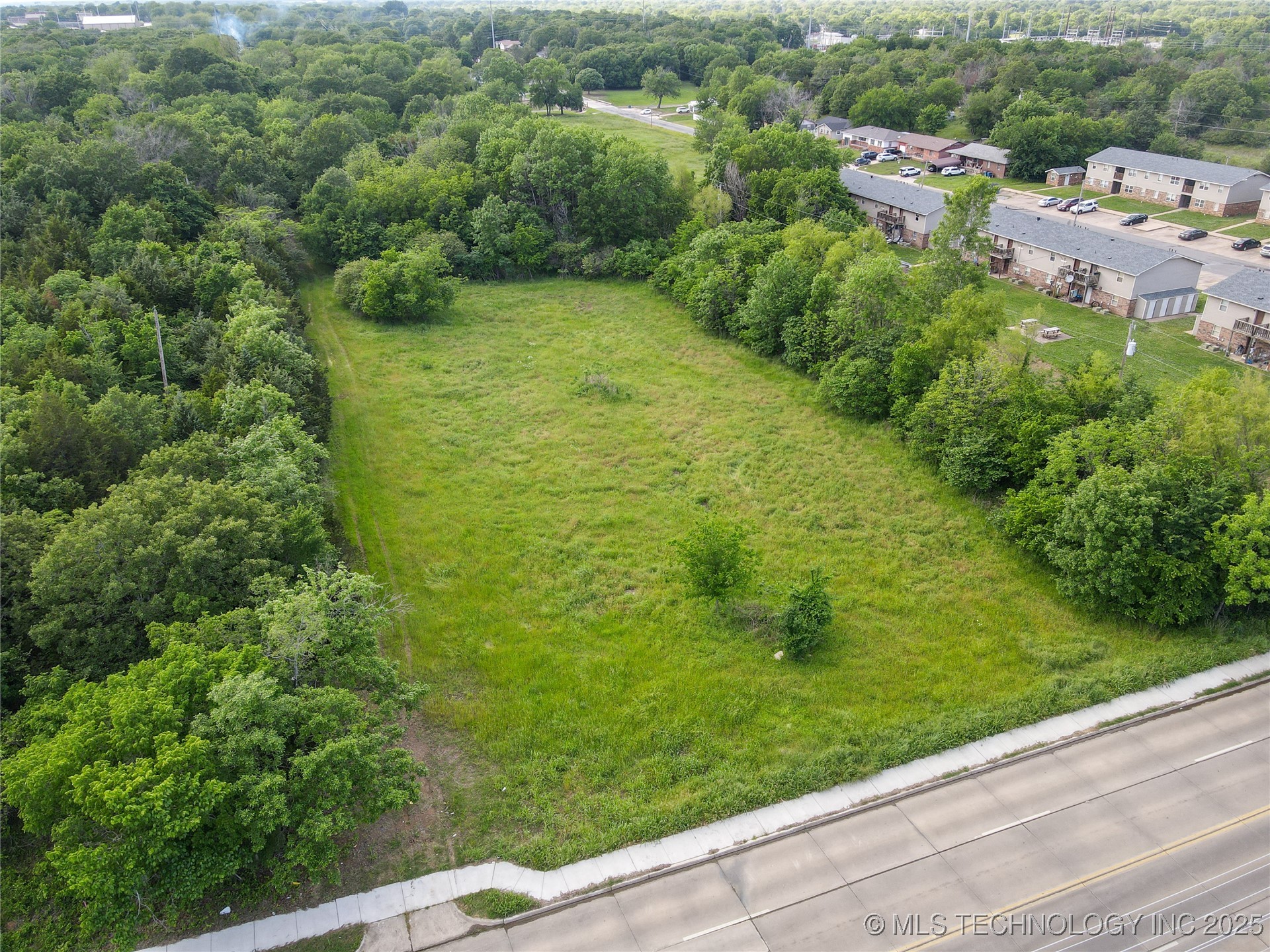 Strong Boulevard Property Photo 19