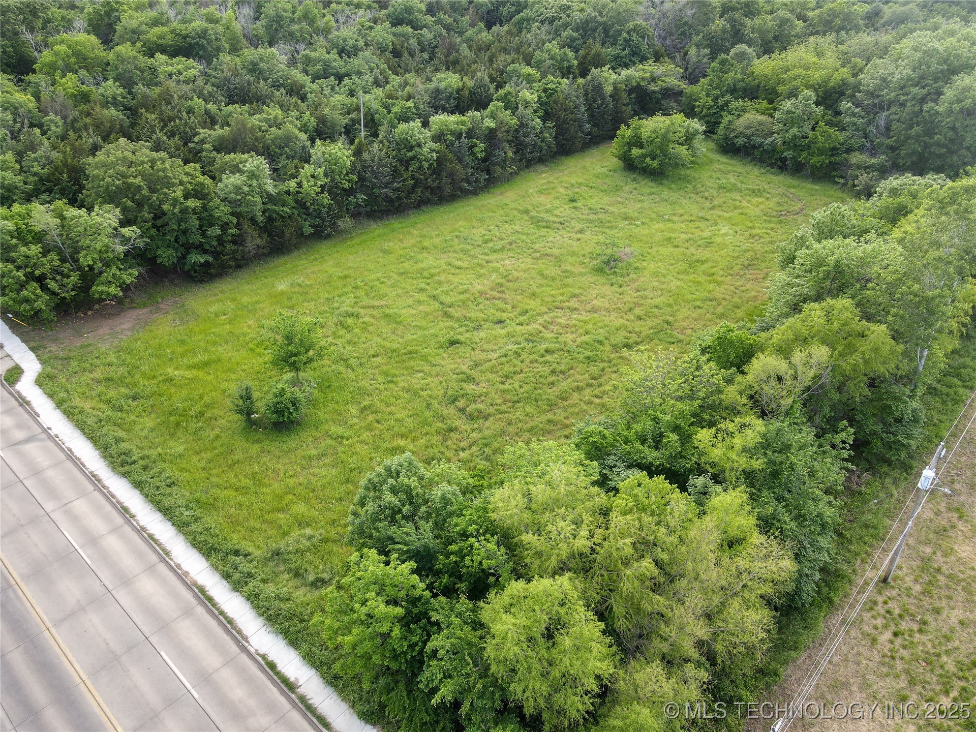 Strong Boulevard Property Photo 20