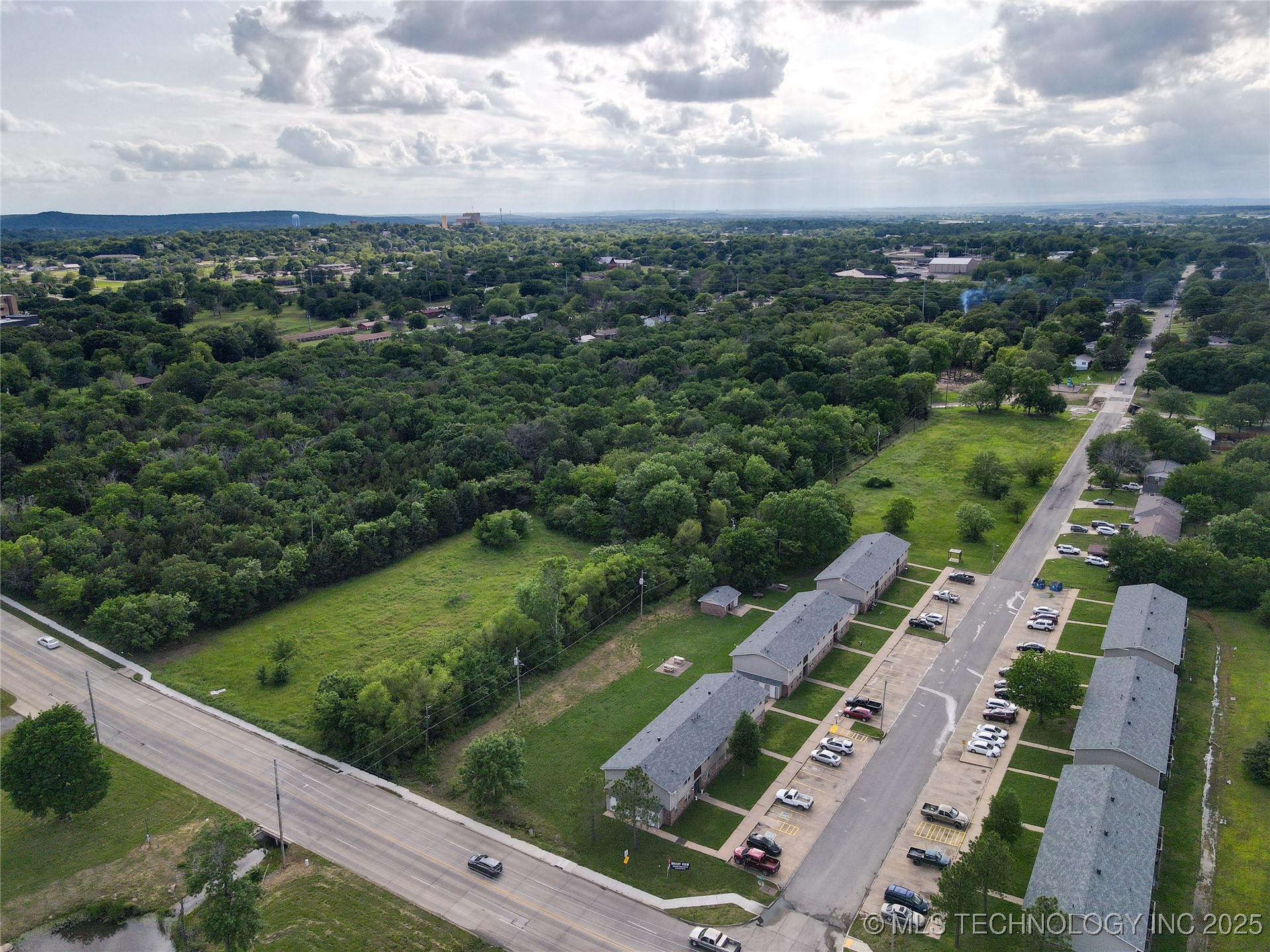 Strong Boulevard Property Photo 22